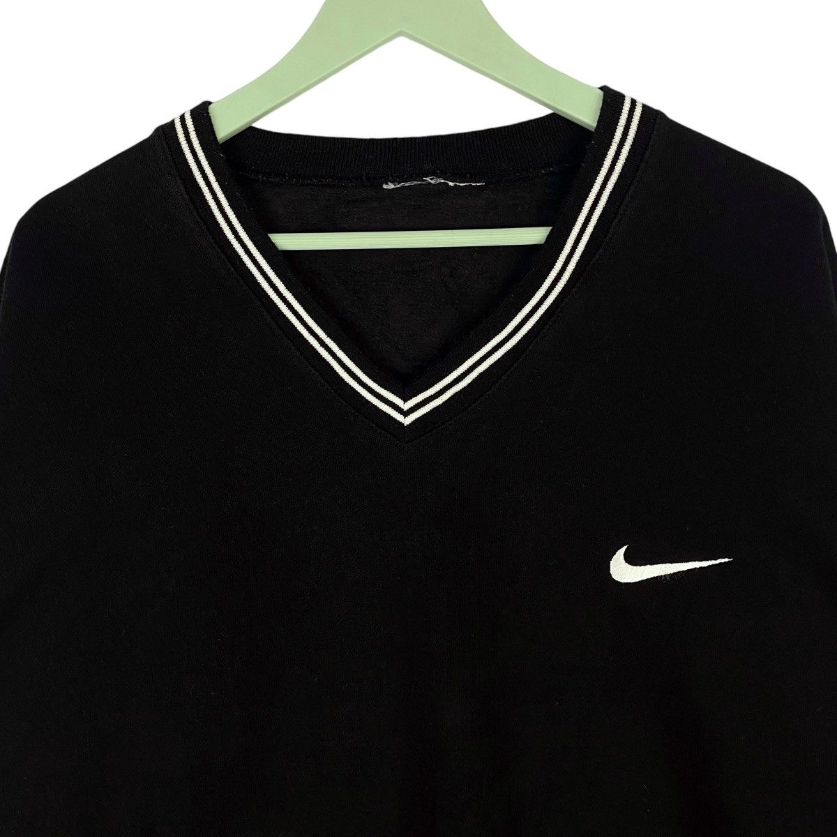 Nike Nike Embroidery Logo Sweatshirt V Neck Pullover Jumper Size US L / EU 52-54 / 3 - 2 Thumbnail