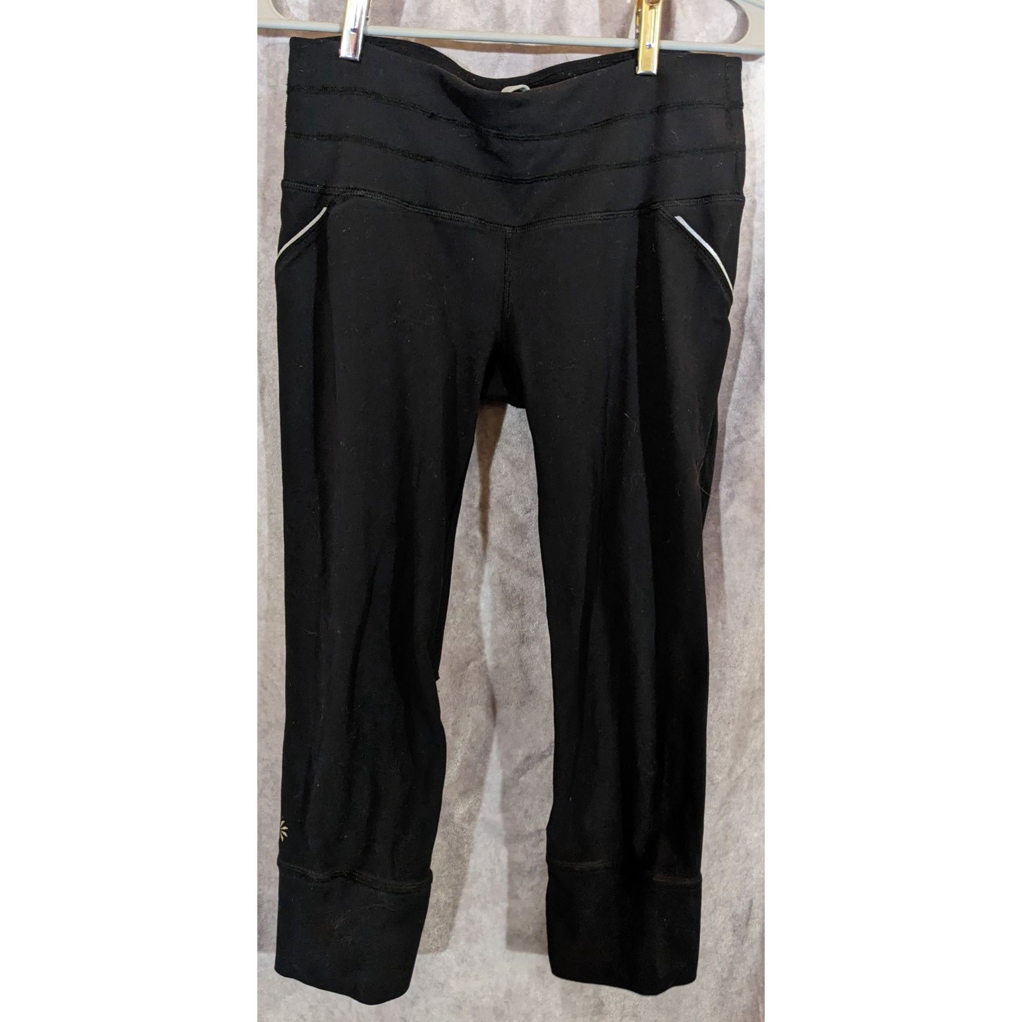Athleta Athleta Black Crop Leggings W/ Mesh Calf & Reflective Detail Size 27" / US 4 / IT 40 - 1 Thumbnail