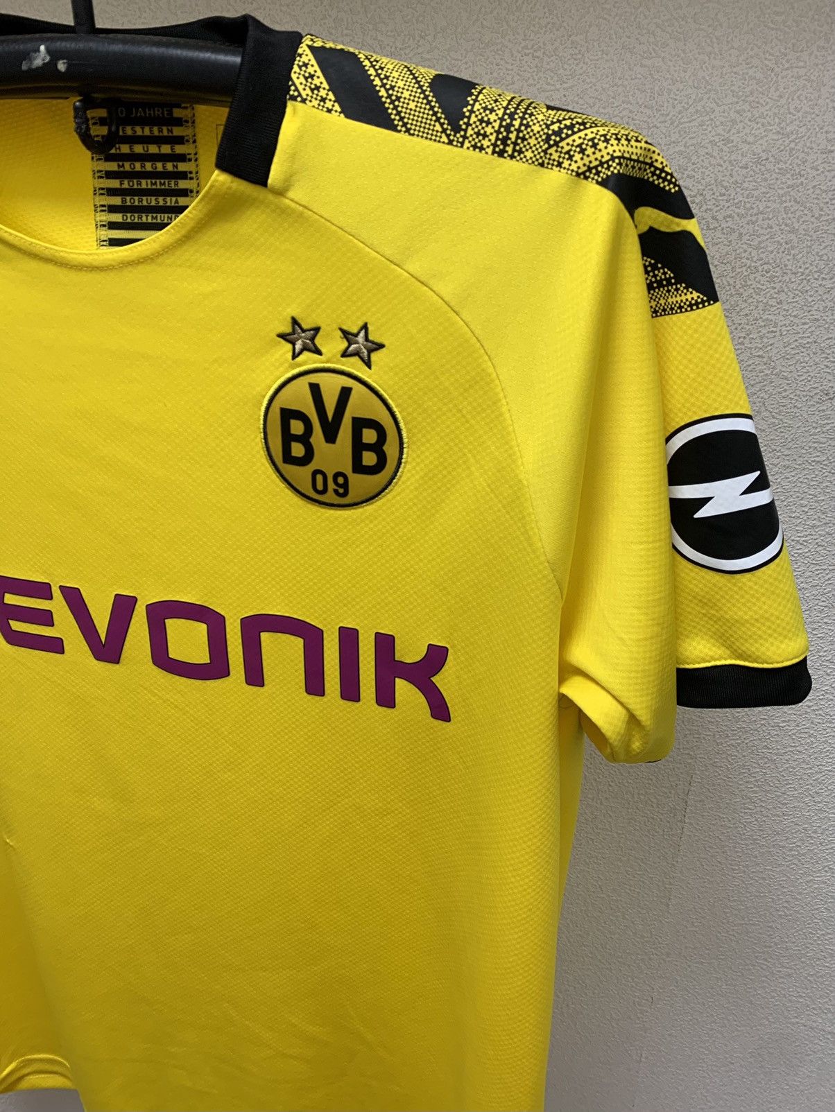 Puma Borrusia Dortmund BVB soccer jersey Xl sz Econik Opel Puma Size US XL / EU 56 / 4 - 5 Thumbnail