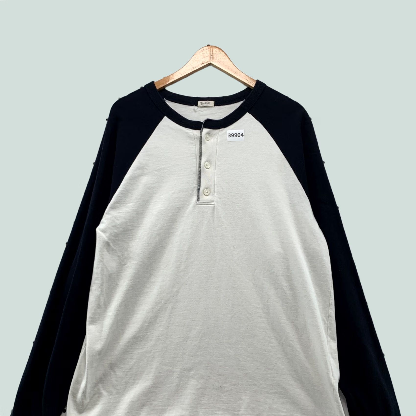 Brandy Melville Brandy Melville John Galt Henley Top Womens One Size White Raglan Long Sleeve Size ONE SIZE - 1 Thumbnail