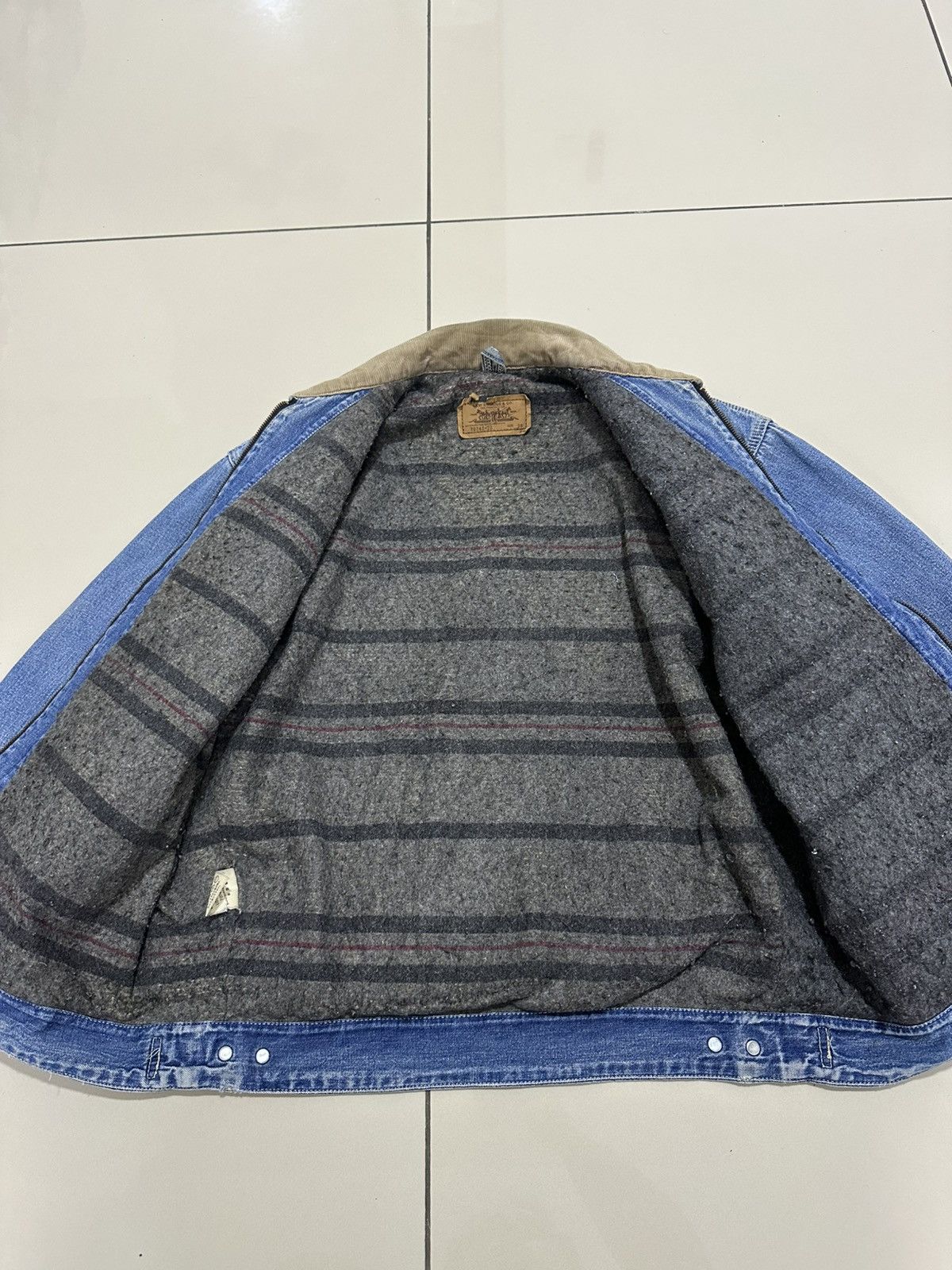 Levi's Vintage Clothing Vintage 90’s Levis Chore Jacket Work Wear Blanket USA Size US L / EU 52-54 / 3 - 6 Thumbnail
