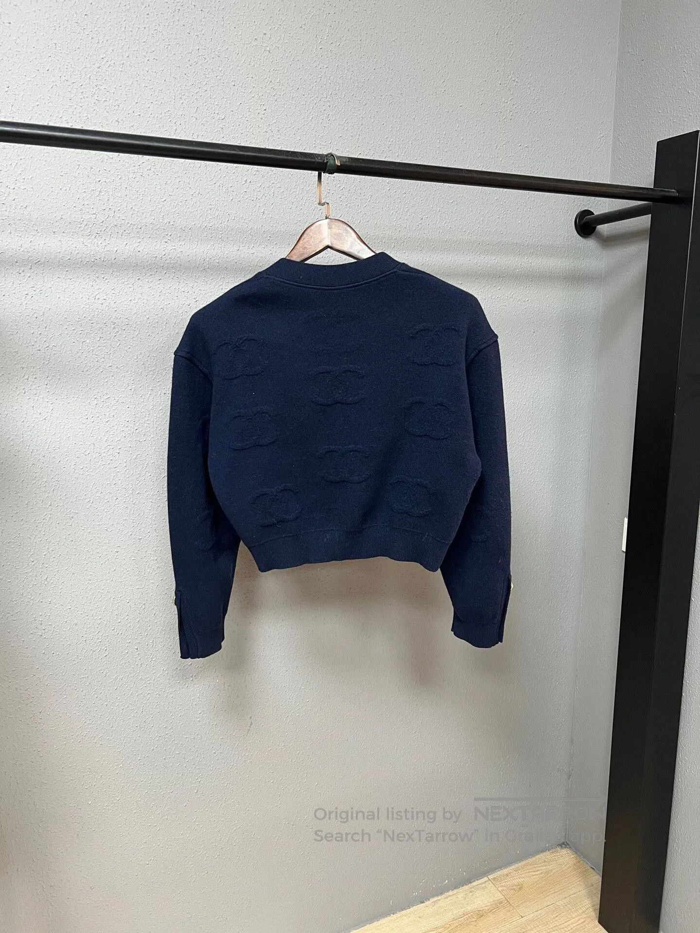 Chanel blue embossed cashmere cardigan by Chanel. Size M / US 6-8 / IT 42-44 - 2 Thumbnail