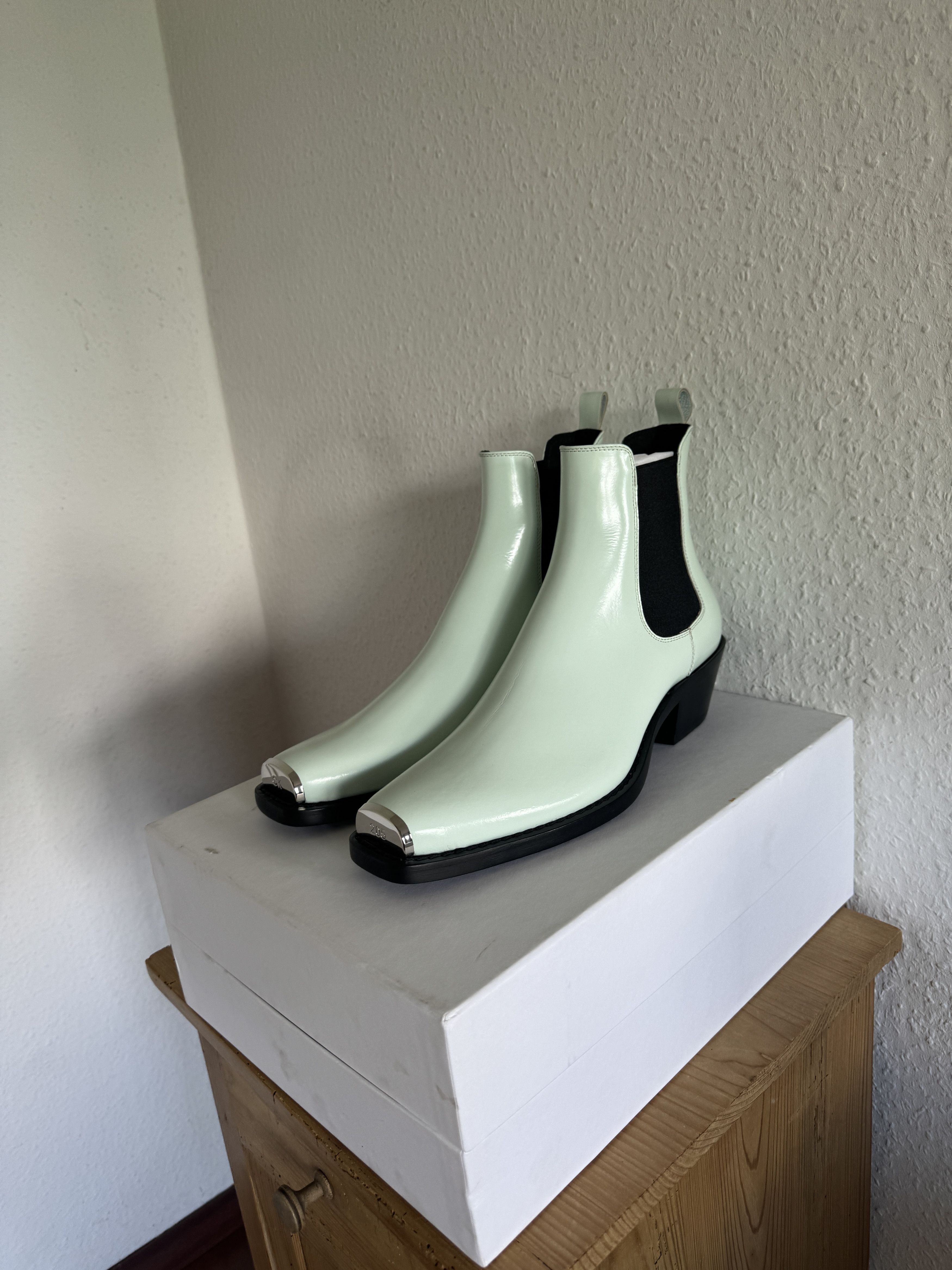 Calvin Klein 205W39NYC Baby Blue Leather Chelsea Boot Size US 11 / EU 44 - 3 Thumbnail