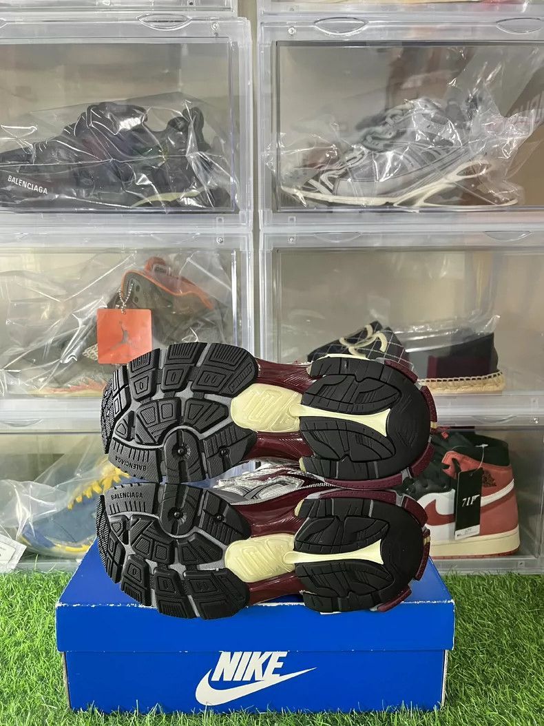Balenciaga Balenciaga Runner Burgundy Women's Sneakers Size 36-2505 Size US 4 / IT 34 - 6 Thumbnail