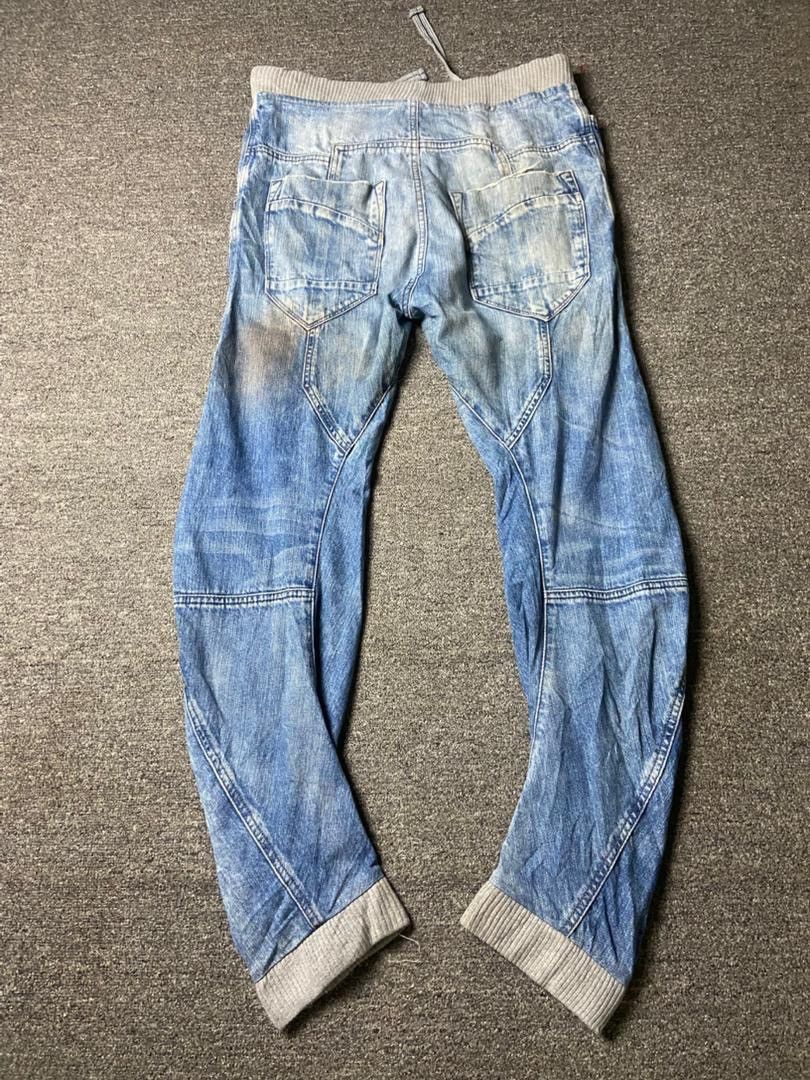 Zara Zara Jeans Distressed Curve Leg Style (175) Size US 34 / EU 50 - 1 Thumbnail