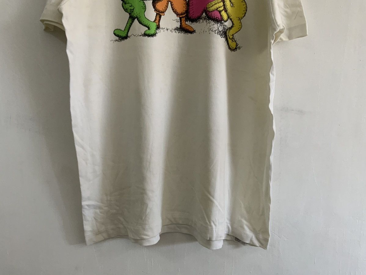 Kaws × Uniqlo Kaws Big Logo Uniqlo Tee Size US XL / EU 56 / 4 - 4 Thumbnail