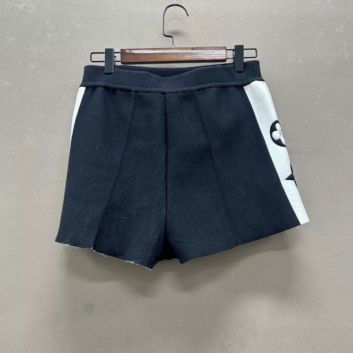 Louis Vuitton LV Side Stripe Paneled Shorts XS Size 25" / US 0 / IT 36 - 2 Thumbnail