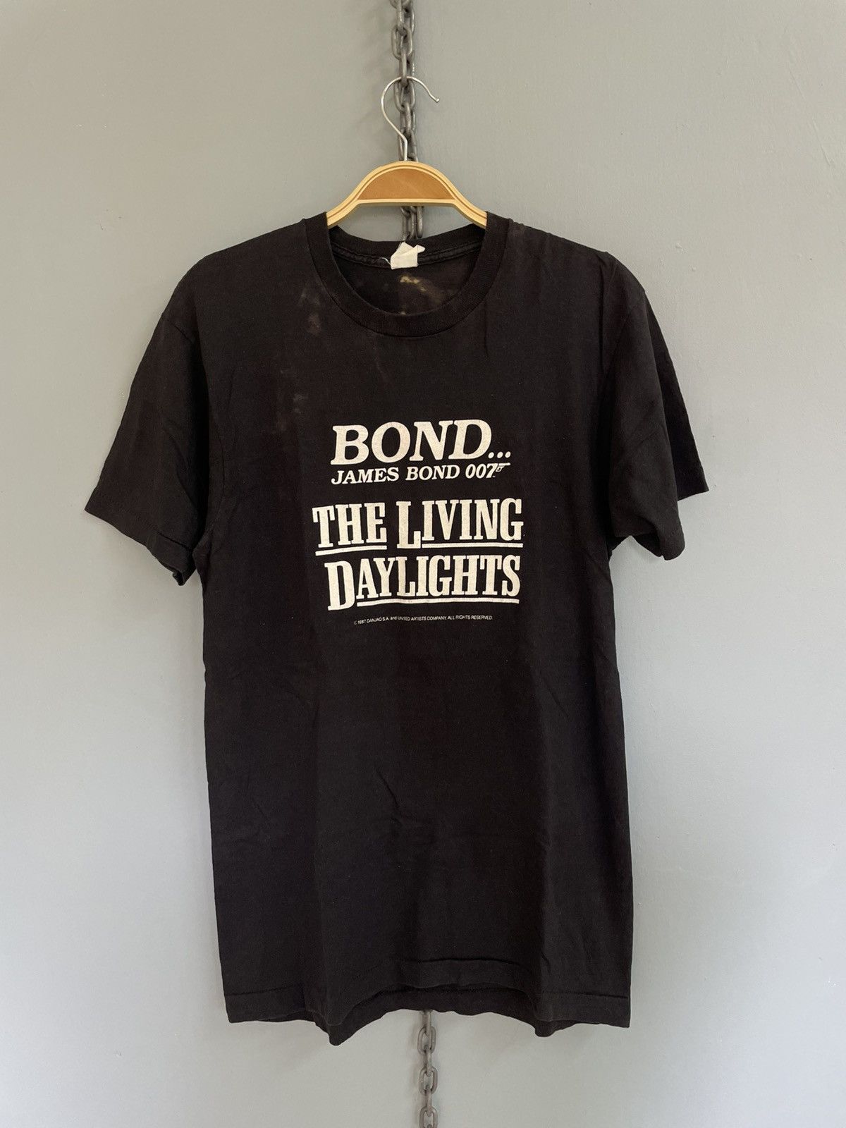 Vintage Vintage 80s James Bond 007 The Living Daylights movie shirt Size US S / EU 44-46 / 1 - 1 Thumbnail