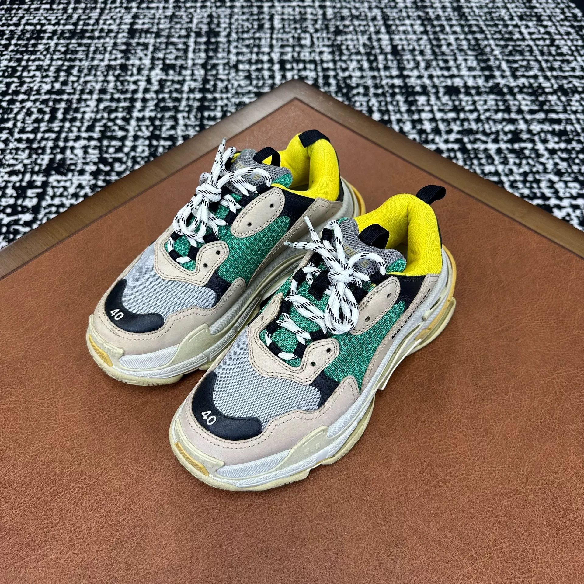 Balenciaga Balenciaga Yellow Lowtop Sneakers 7 Men Size US 7 / EU 40 - 1 Thumbnail