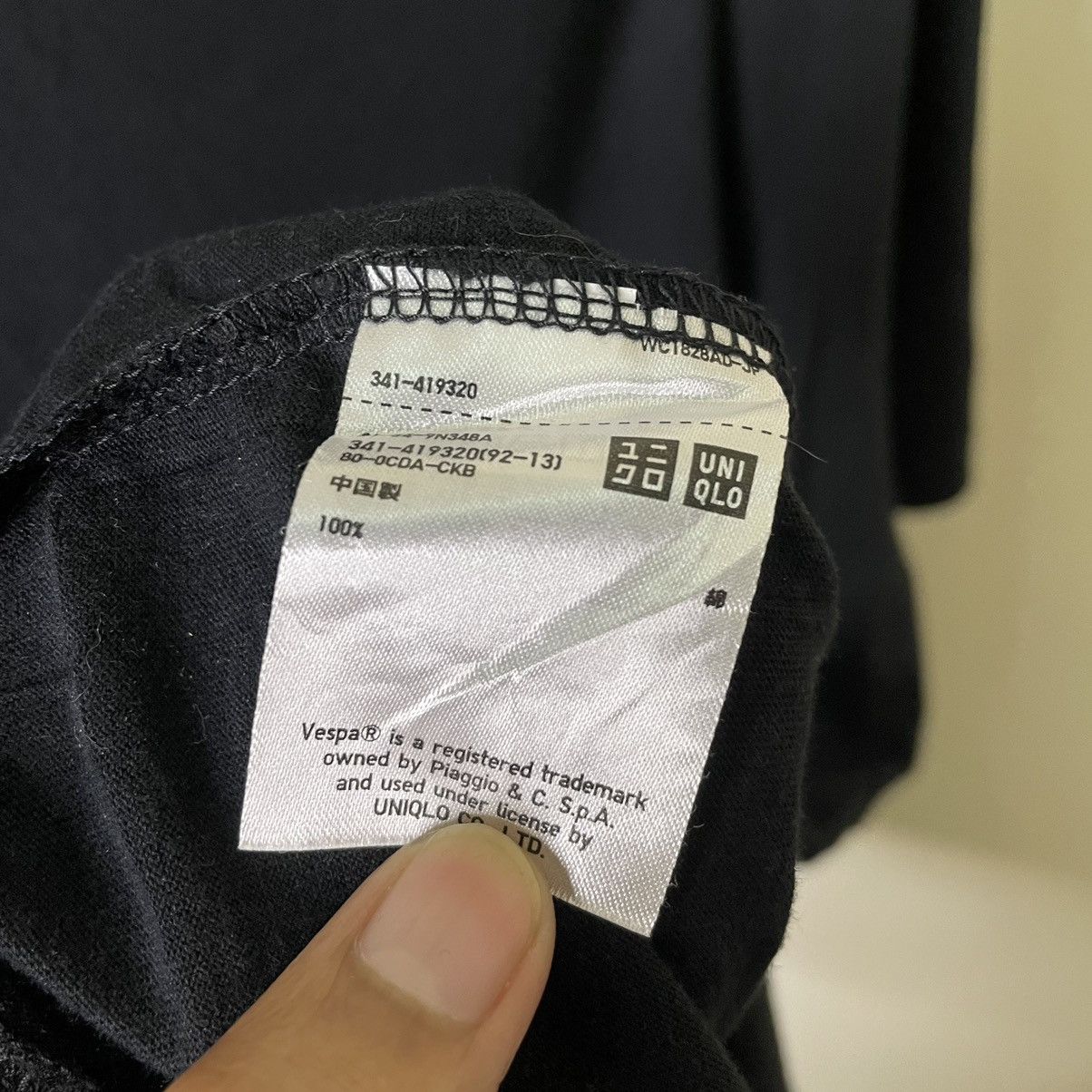 Japanese Brand Uniqlo x Piaggio Vespa Motorcycle Scooter Collaboration Tee Size US XL / EU 56 / 4 - 4 Thumbnail
