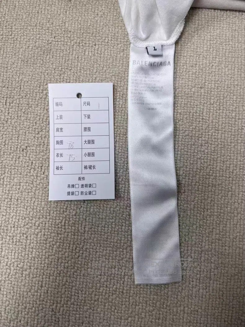 Balenciaga Balenciaga Logo Letter Print Cracked Edge Long Sleeve Pull Size US S / EU 44-46 / 1 - 4 Thumbnail