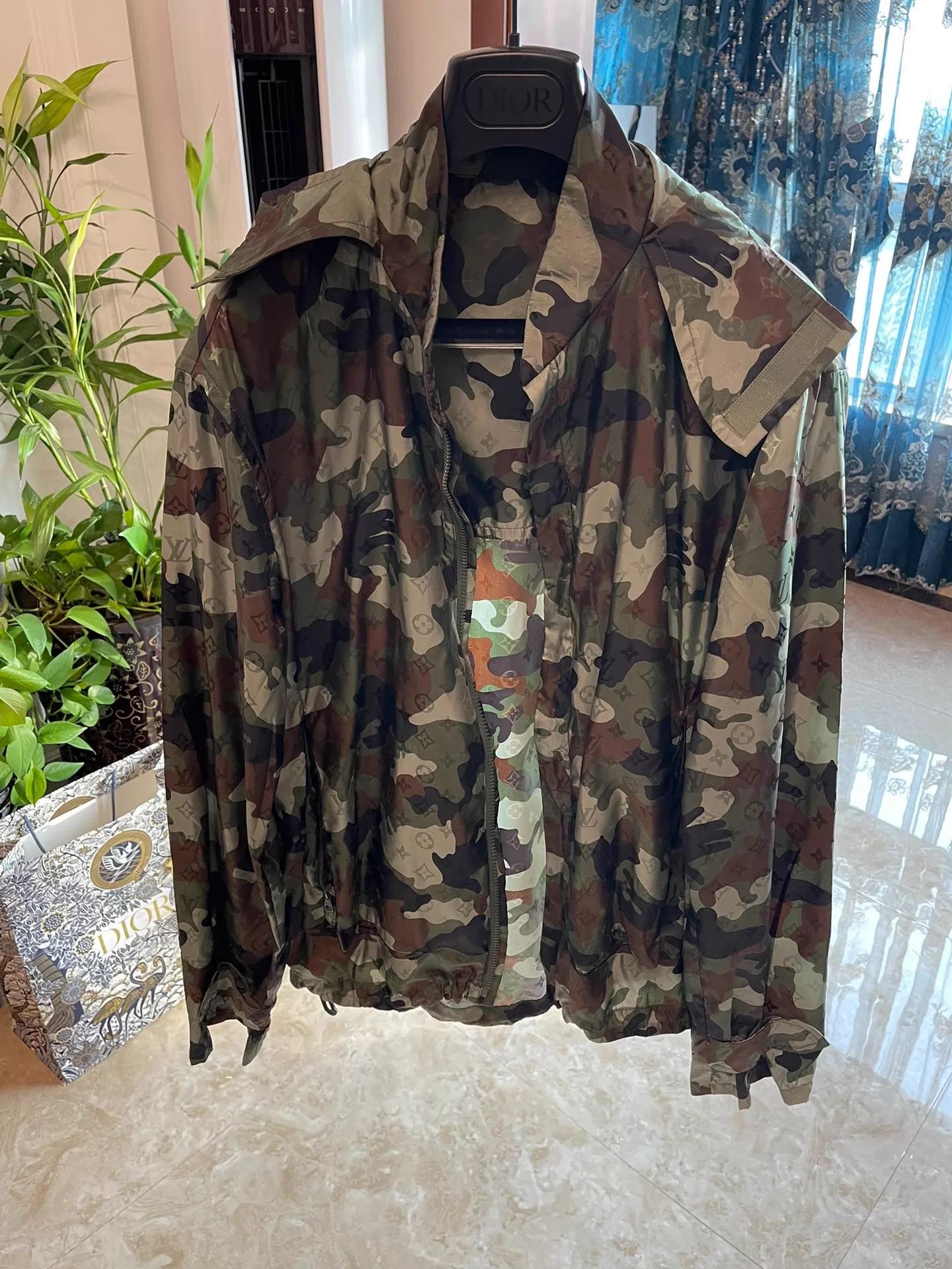 Louis Vuitton LV New Silk Camo Full Logo Lightweight Jacket 44 (50) Size US S / EU 44-46 / 1 - 1 Thumbnail