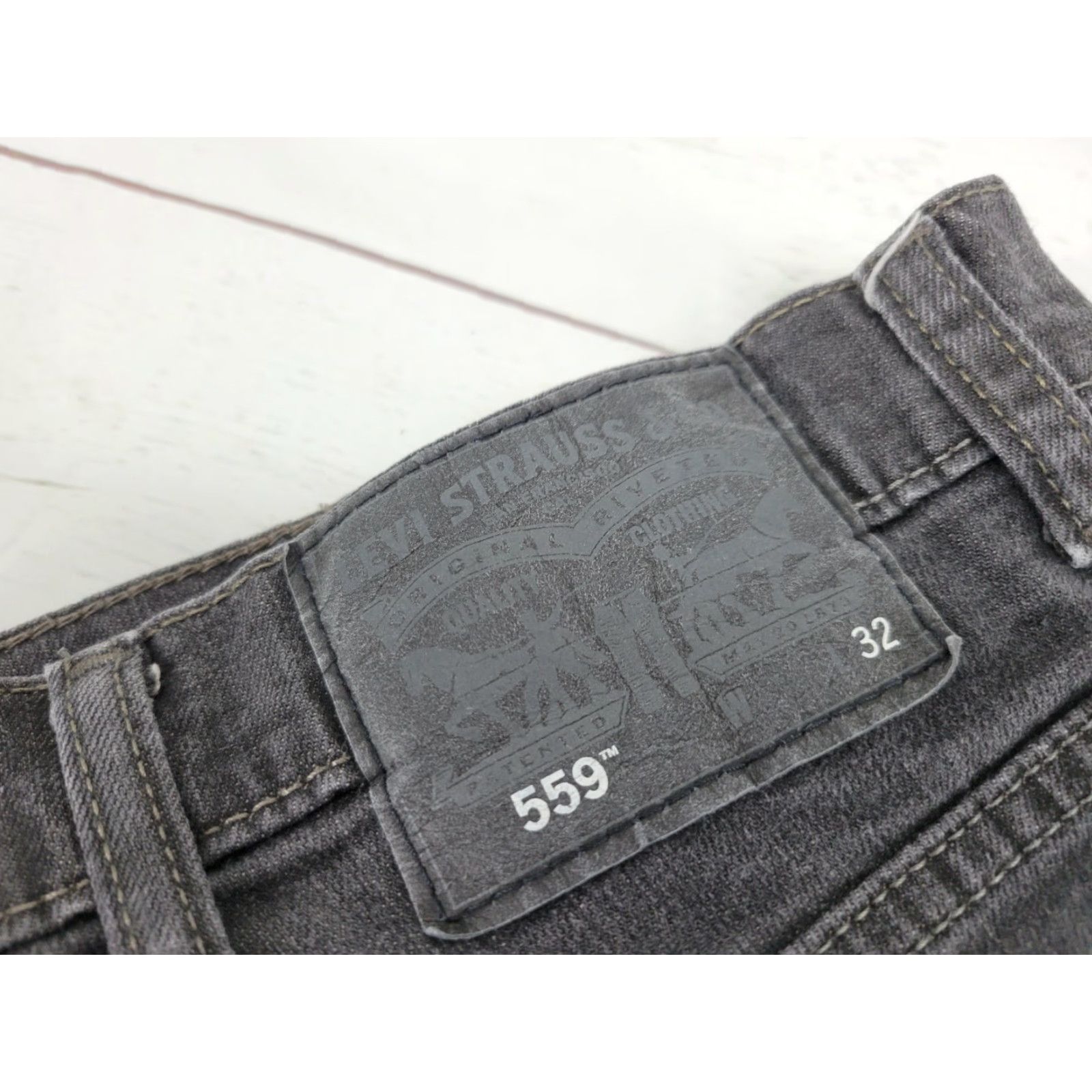 Levi's VINTAGE Levi’s 559 Jeans Mens Gray Black 44 x 32 Size 44/30 Regular 100% Cotton Zip Mid Wash Relaxed Straight Pants Size US 44 / EU 60 - 4 Thumbnail