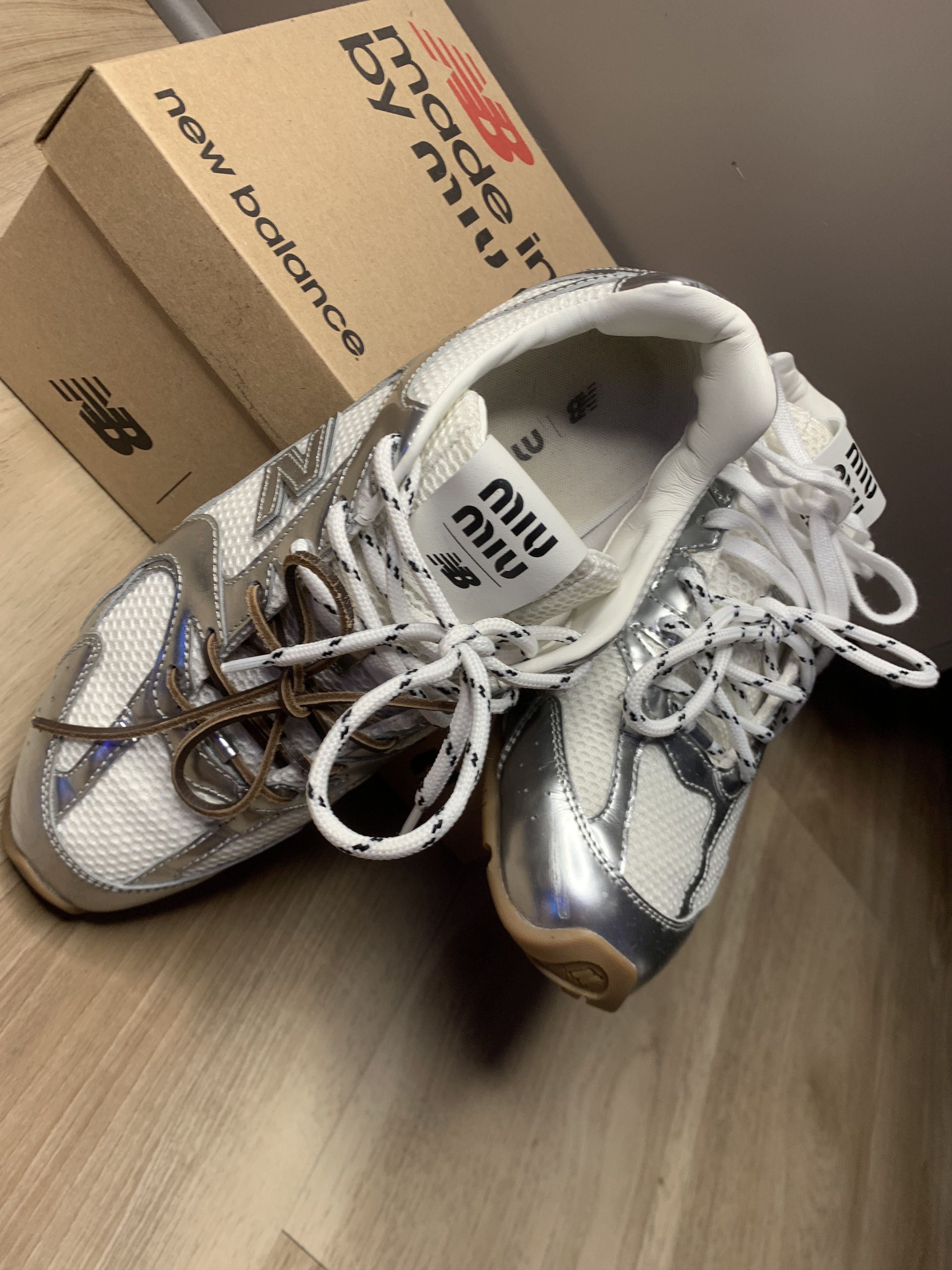 MIU MIU × New Balance サイズ43 MIU MIU×NEW BALANCE ローカットスニーカー ブラウン サイズ 43