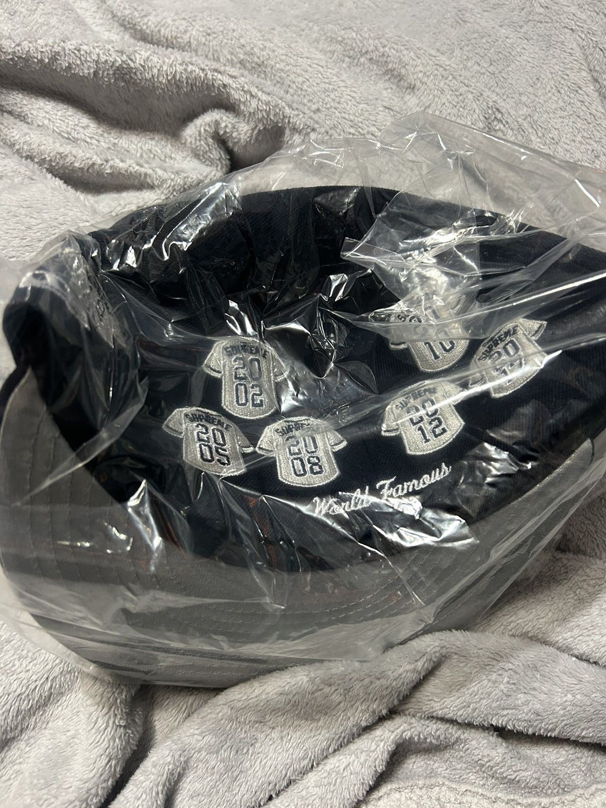 New Era × Supreme Jerseys Box Top New Era Supreme Hat Size ONE SIZE - 2 Thumbnail