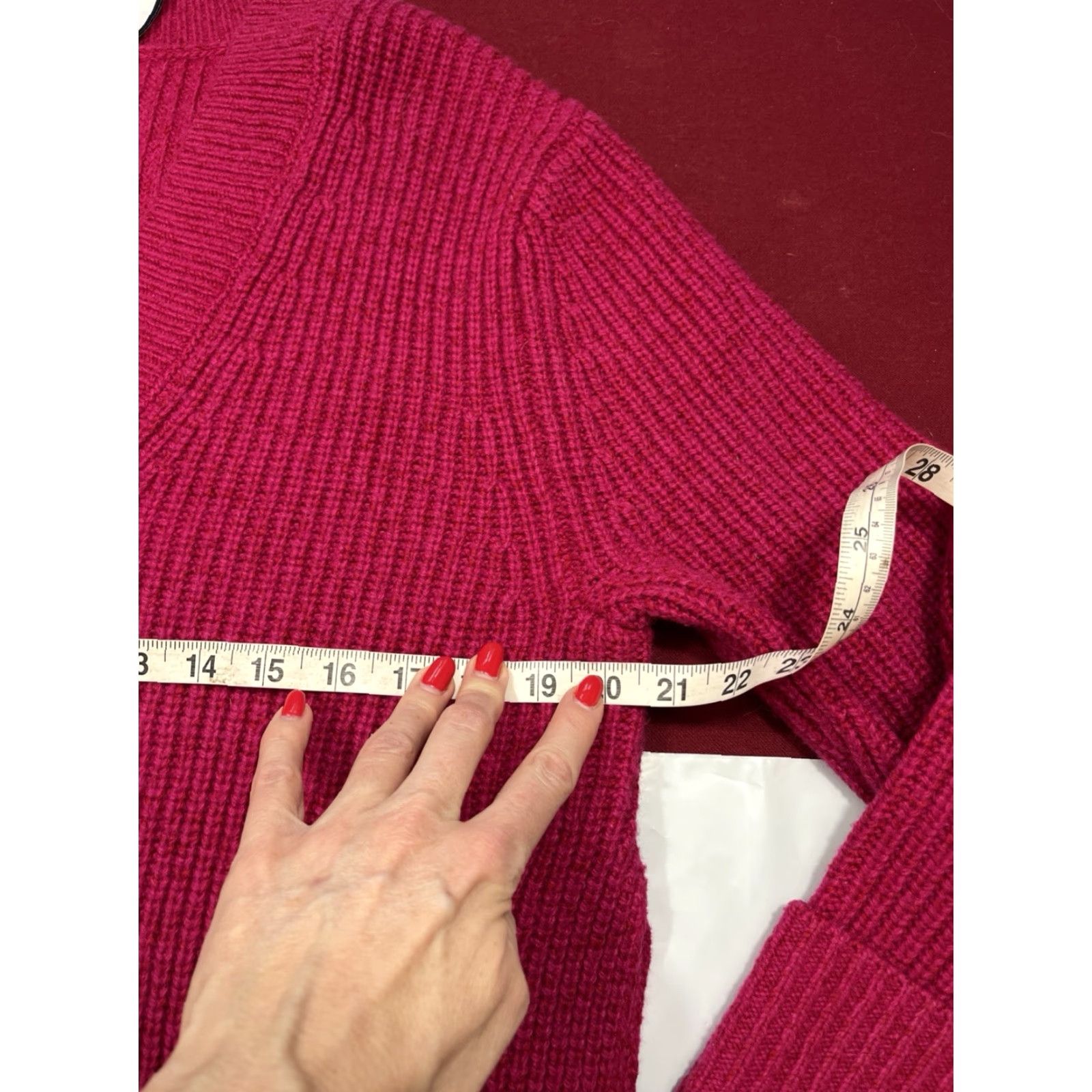 Athleta Athleta Sweater Women XS V-Neck HOT PINK Chunky Knit Wool VISCOSE Nylon Split Sides Size XS / US 0-2 / IT 36-38 - 4 Thumbnail