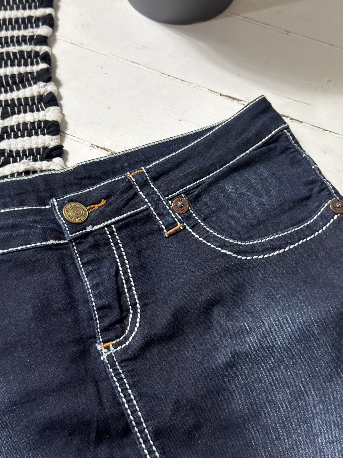 True Religion VINTAGE TRUE RELIGION 2000s CONTRAS STITCH MINI SKIRT Size 30" / US 8 / IT 44 - 6 Thumbnail