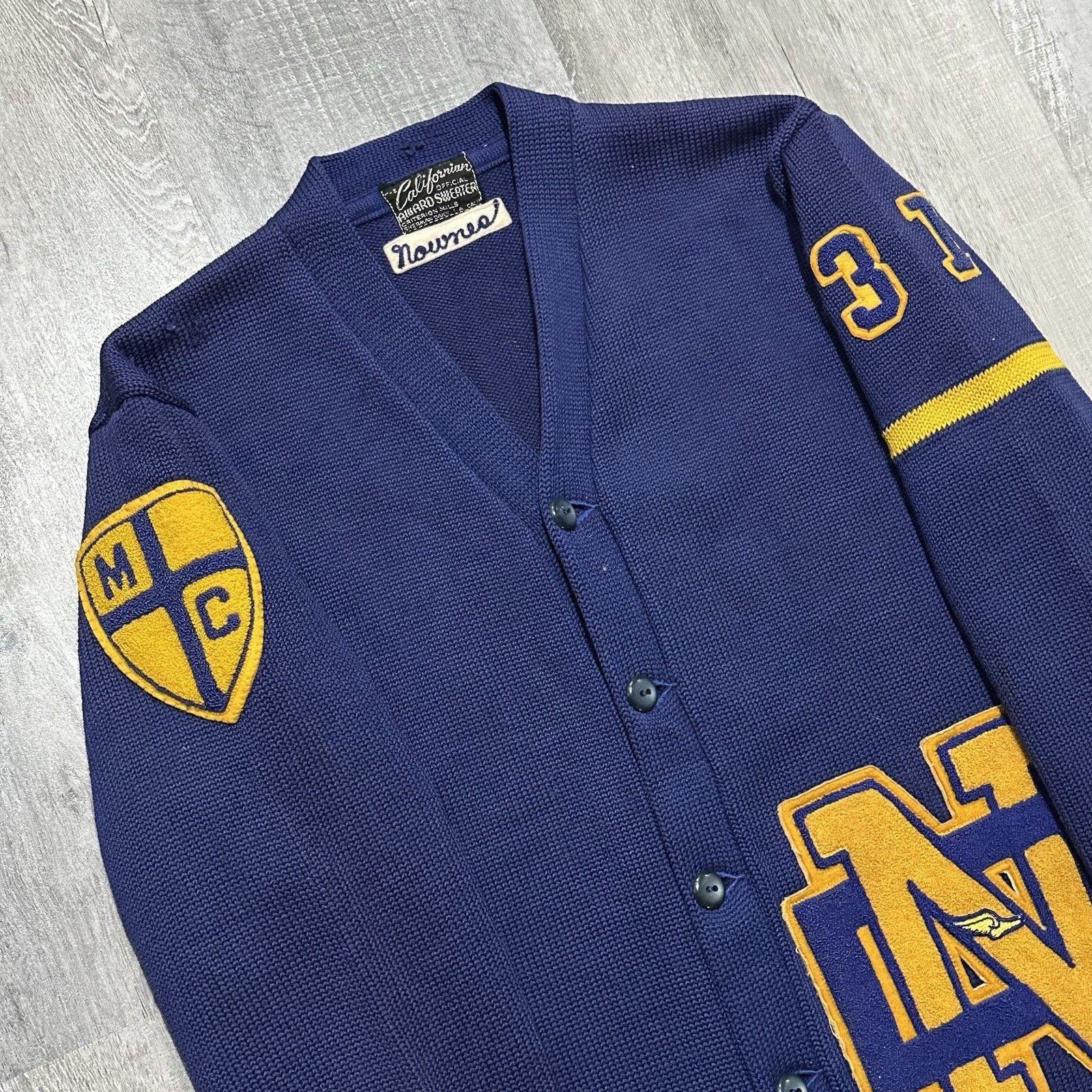 Vintage VTG Notre Dame Men’s Medium Criterion Mills Cardigan Sweater Size US M / EU 48-50 / 2 - 2 Thumbnail