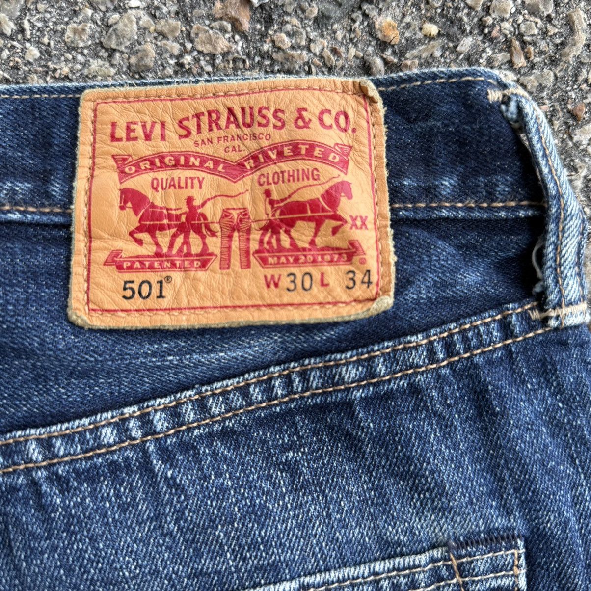 Levi's LEVI'S 501 BUTTON FLY RIPPEP JEAN DENIM PANTS Size US 30 / EU 46 - 13 Thumbnail
