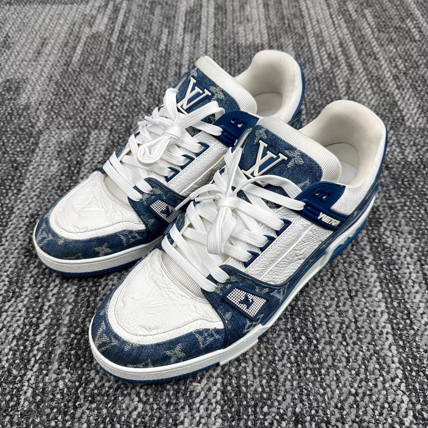 Louis Vuitton Louis Vuitton Trainer Blue White Denim 43.5 Near Mint Size US 10.5 / EU 43-44 - 1 Thumbnail