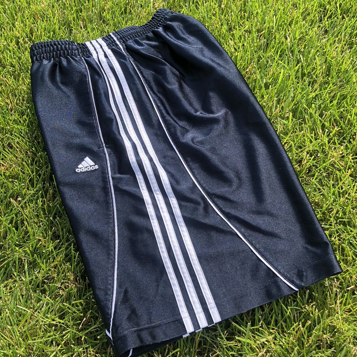 Adidas Adidas shorts Size US 36 / EU 52 - 2 Thumbnail