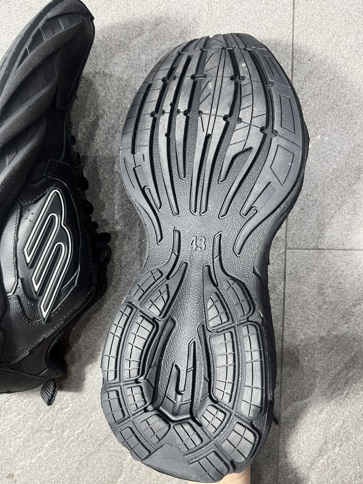 Balenciaga Balenciaga Monday Sneaker Triple Black EU43 Size US 10 / EU 43 - 15 Thumbnail