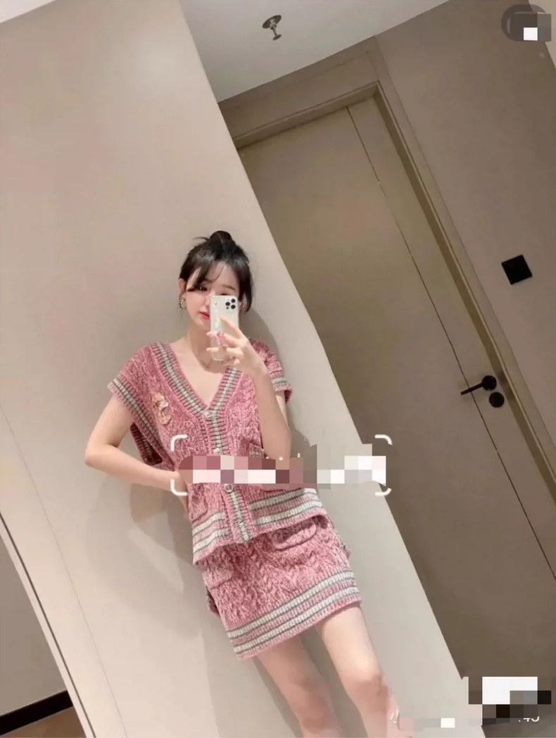 Chanel Chanel 22B Autumn and Winter Velvet No. 5 Sequin Knitted Ve Size XS / US 0-2 / IT 36-38 - 9 Thumbnail