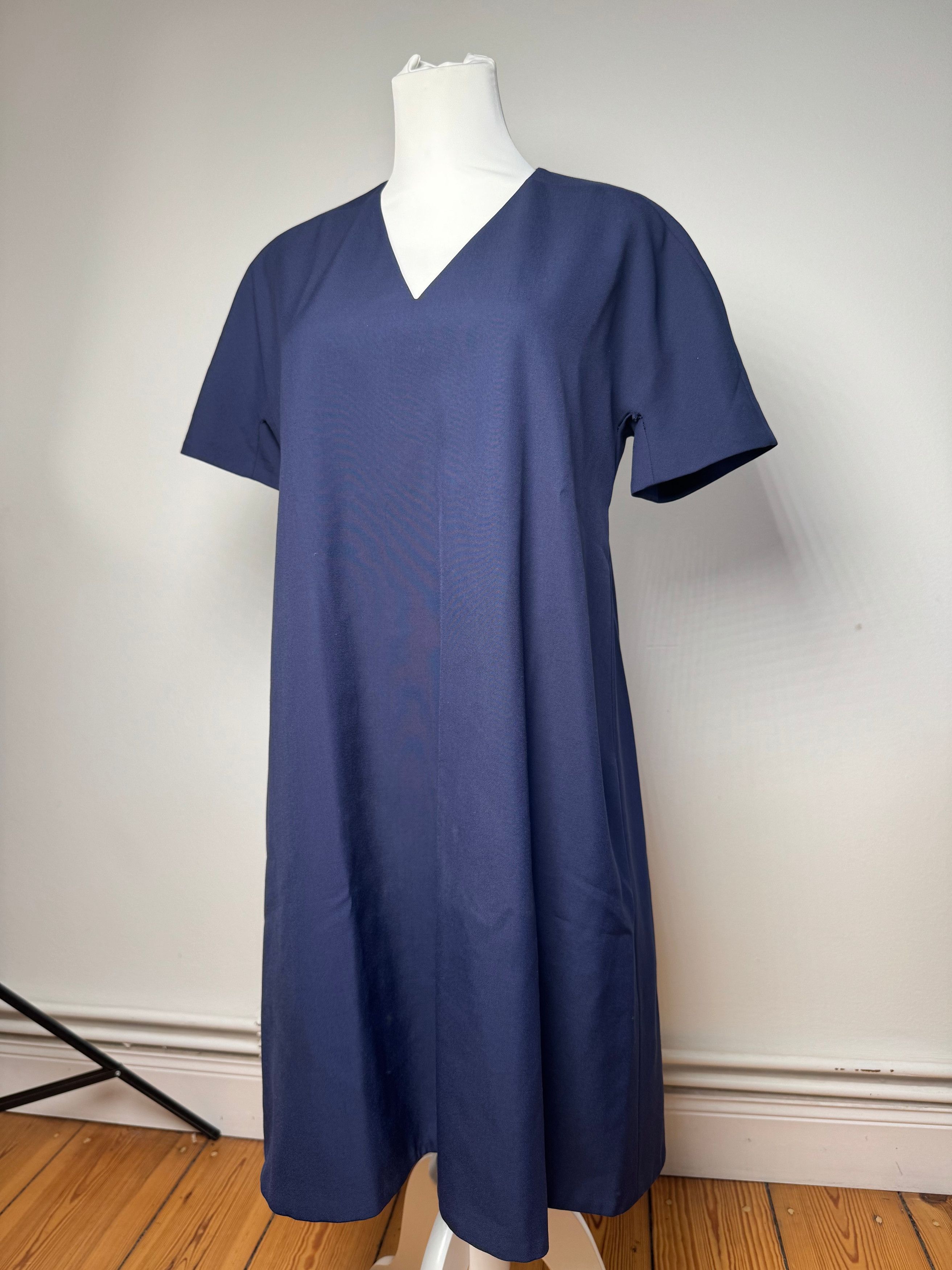 Balenciaga Vintage wool dress L Navy Size L / US 10 / IT 46 - 1 Thumbnail