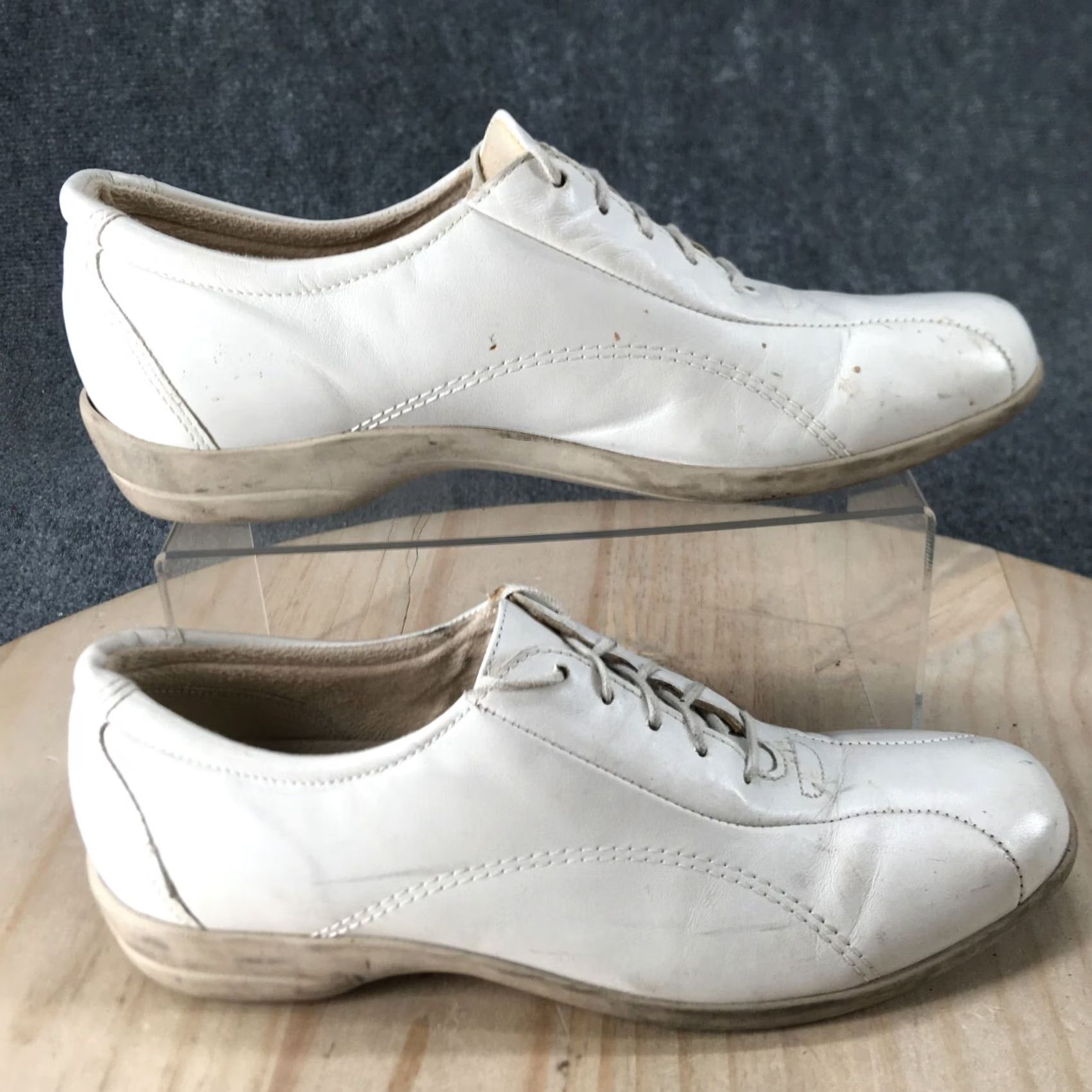 Vintage Munro Shoes Womens Low Top Sneakers Beige Leather Lace Up Casual Comfort N Size M / US 6-8 / IT 42-44 - 2 Thumbnail