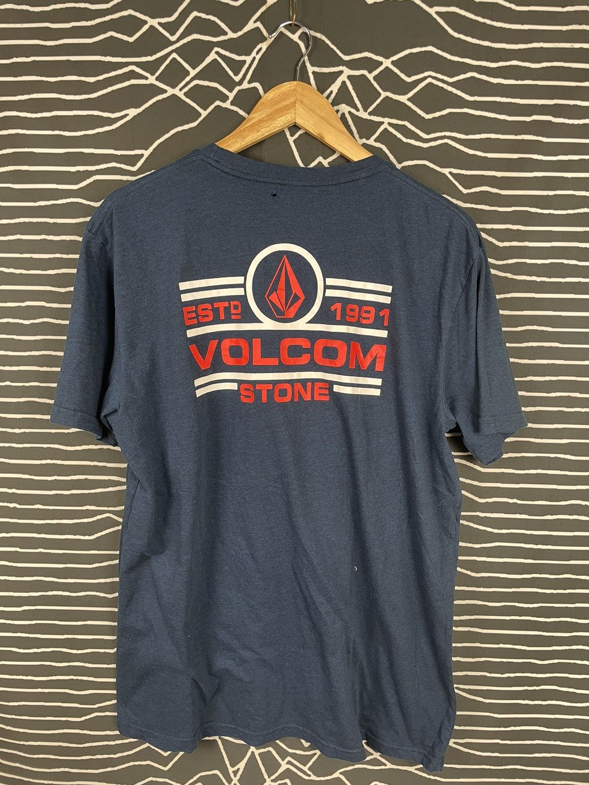 Vintage × Volcom Volcom Backhit Logo Tee Size US XL / EU 56 / 4 - 1 Thumbnail