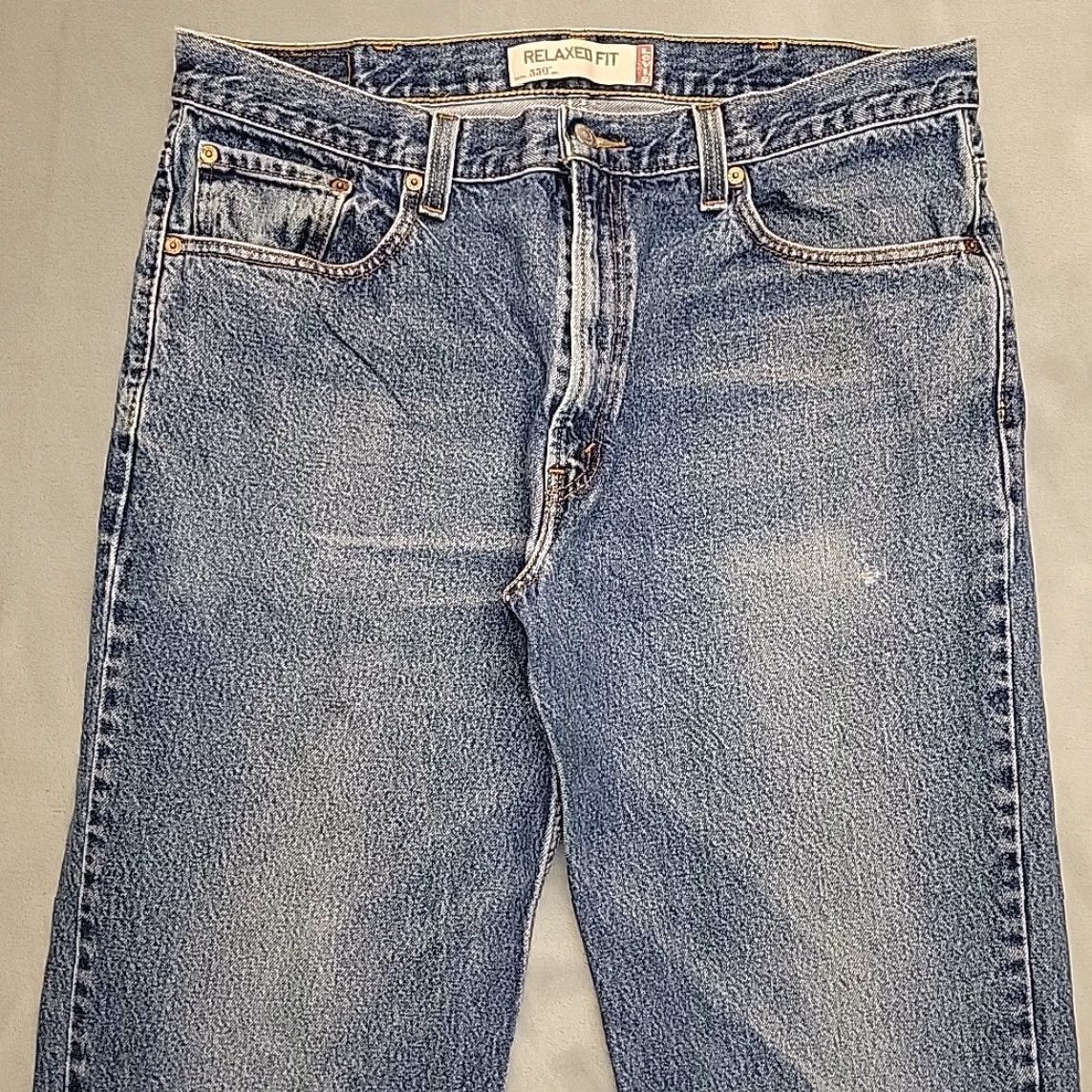 Denime VINTAGE Levis Jeans Men 38x30 Whiskered Faded Blue 550 Denim Relaxed Fit Y2k 90s USA American Mens Size US 38 / EU 54 - 3 Thumbnail