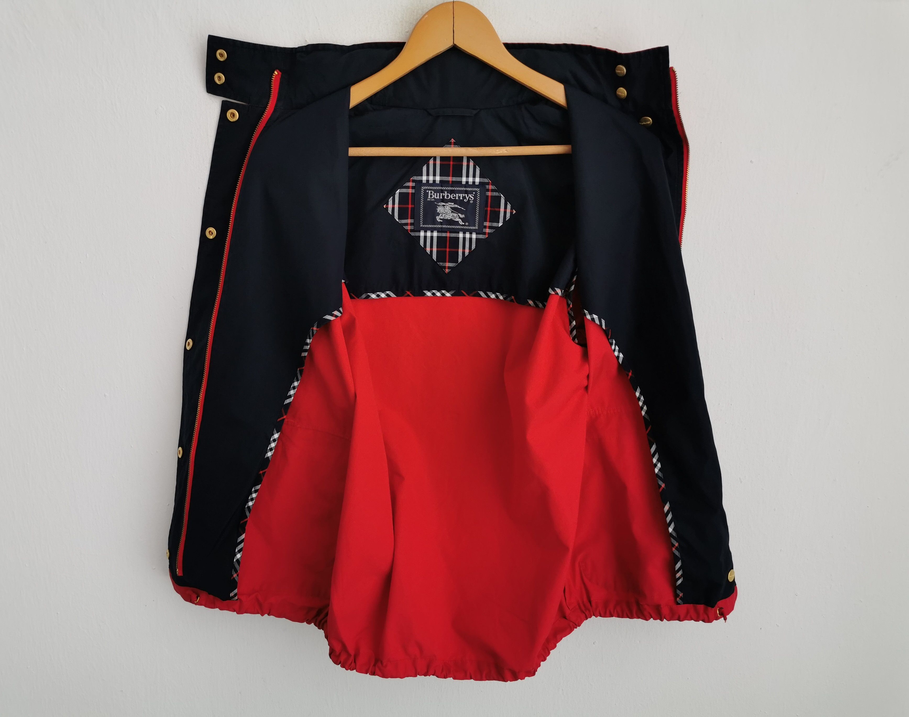 Burberry Vintage 90s Burberry Windbreaker Logo Made In Japan Size L Size US M / EU 48-50 / 2 - 4 Thumbnail