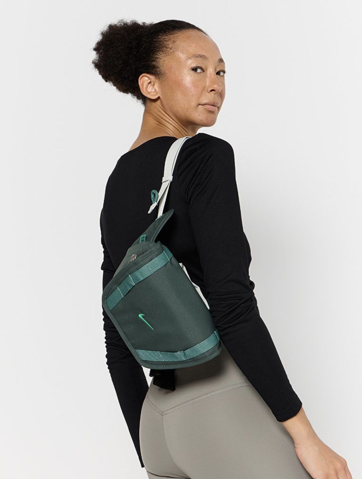 Nike Nike Sling Bag Crossbody Backpack Size ONE SIZE - 3 Thumbnail