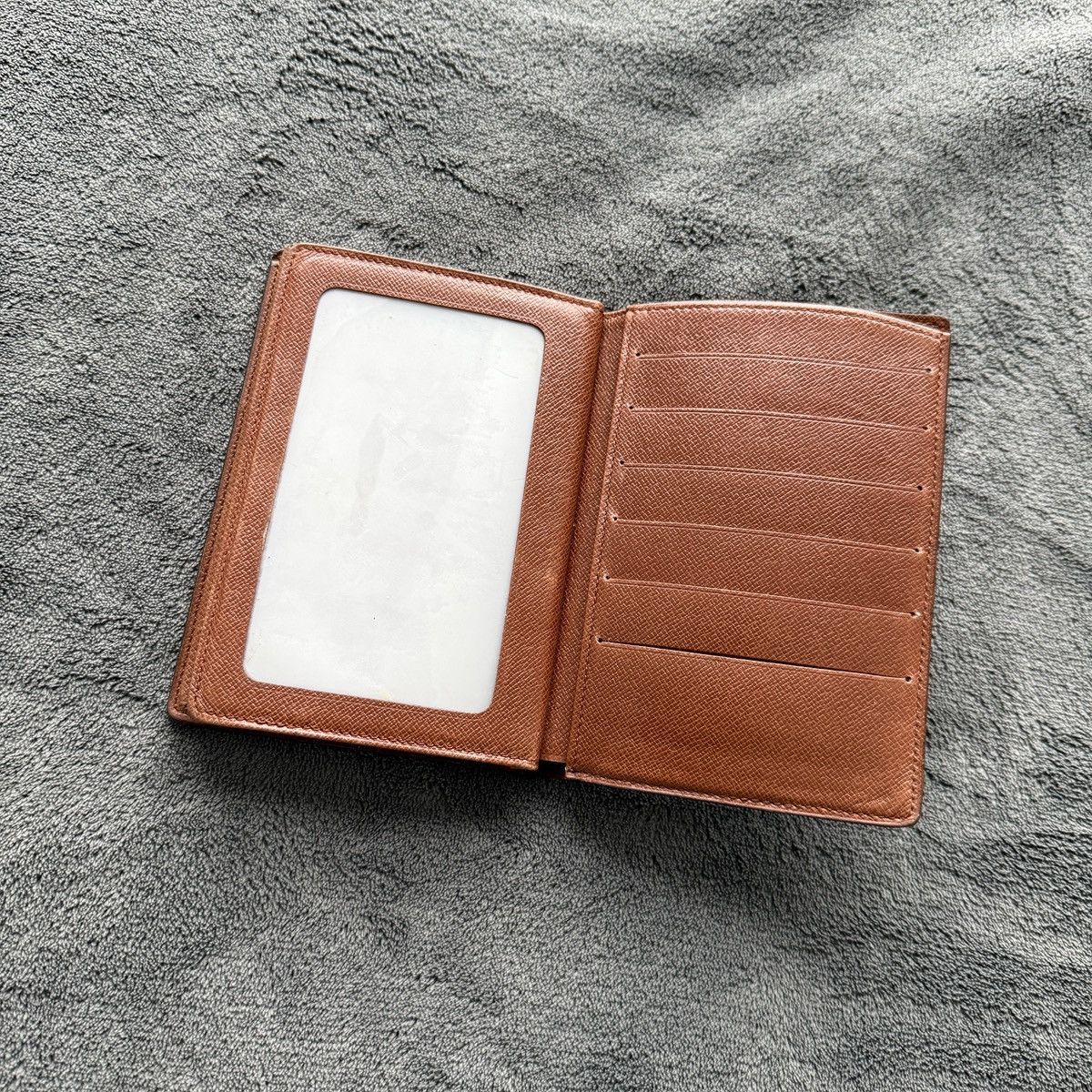 Louis Vuitton Louis Vuitton Monogram Passport/Documents Wallet Size ONE SIZE - 7 Thumbnail