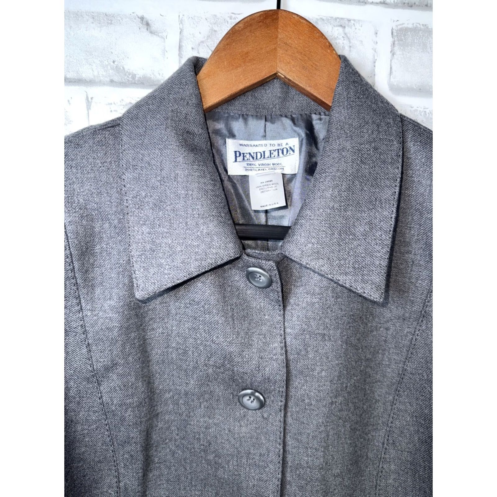 Pendleton Pendleton 100% Wool Gray Button Jacket Womens 10 Jacket Womens Gray 100% Wool Windbreaker Button Closure Regular Size 10 Mens? Womens Size L / US 10 / IT 46 - 2 Thumbnail