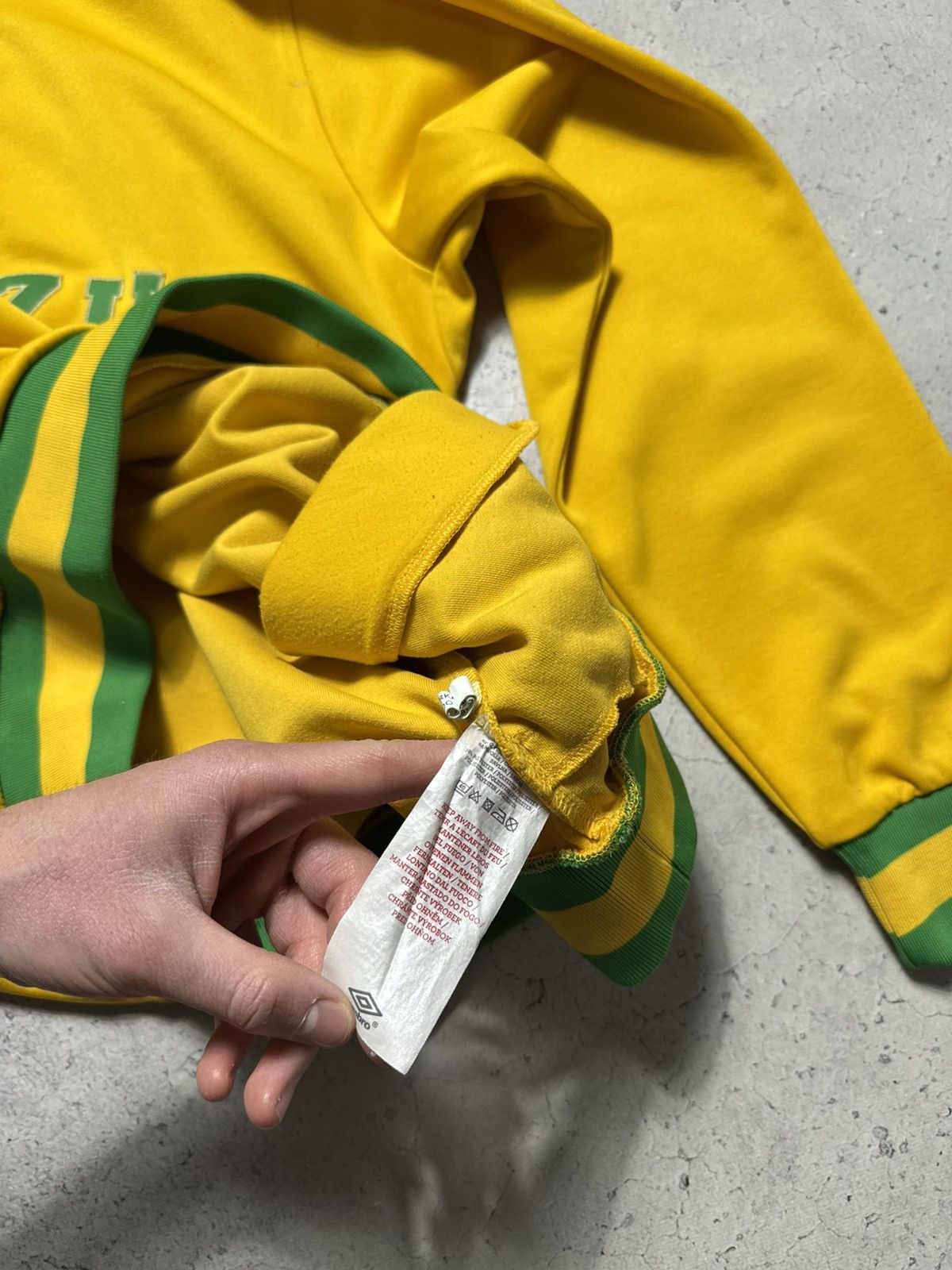 Umbro Umbro Brazil Team Football Sweatshirt Vintage Size XXL Size US XXL / EU 58 / 5 - 9 Thumbnail