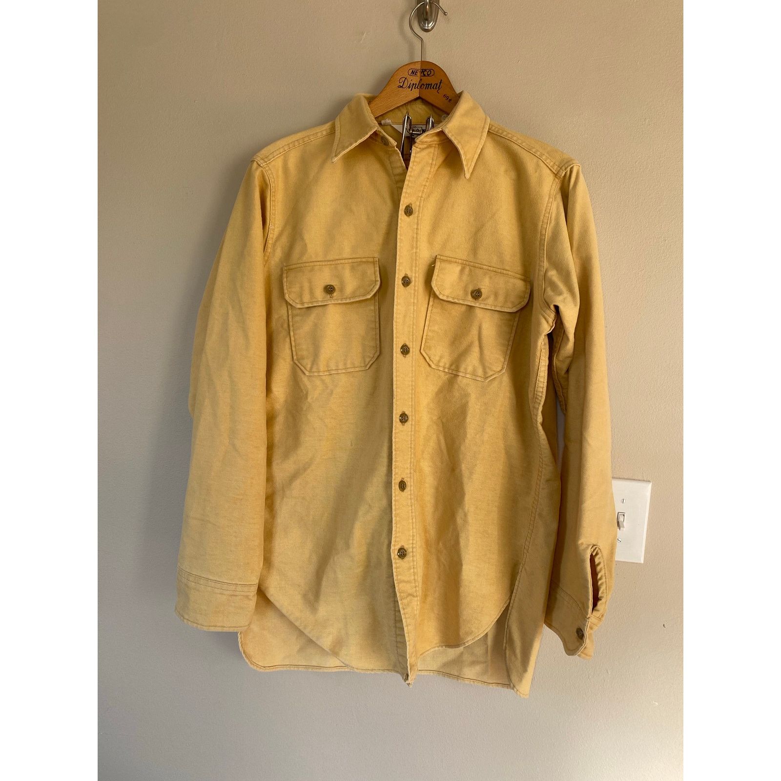 Vintage × Woolrich Woolen Mills Vtg Woolrich Chamois Flannel Button Down L Long /Tall Yellow Size US L / EU 52-54 / 3 - 1 Thumbnail