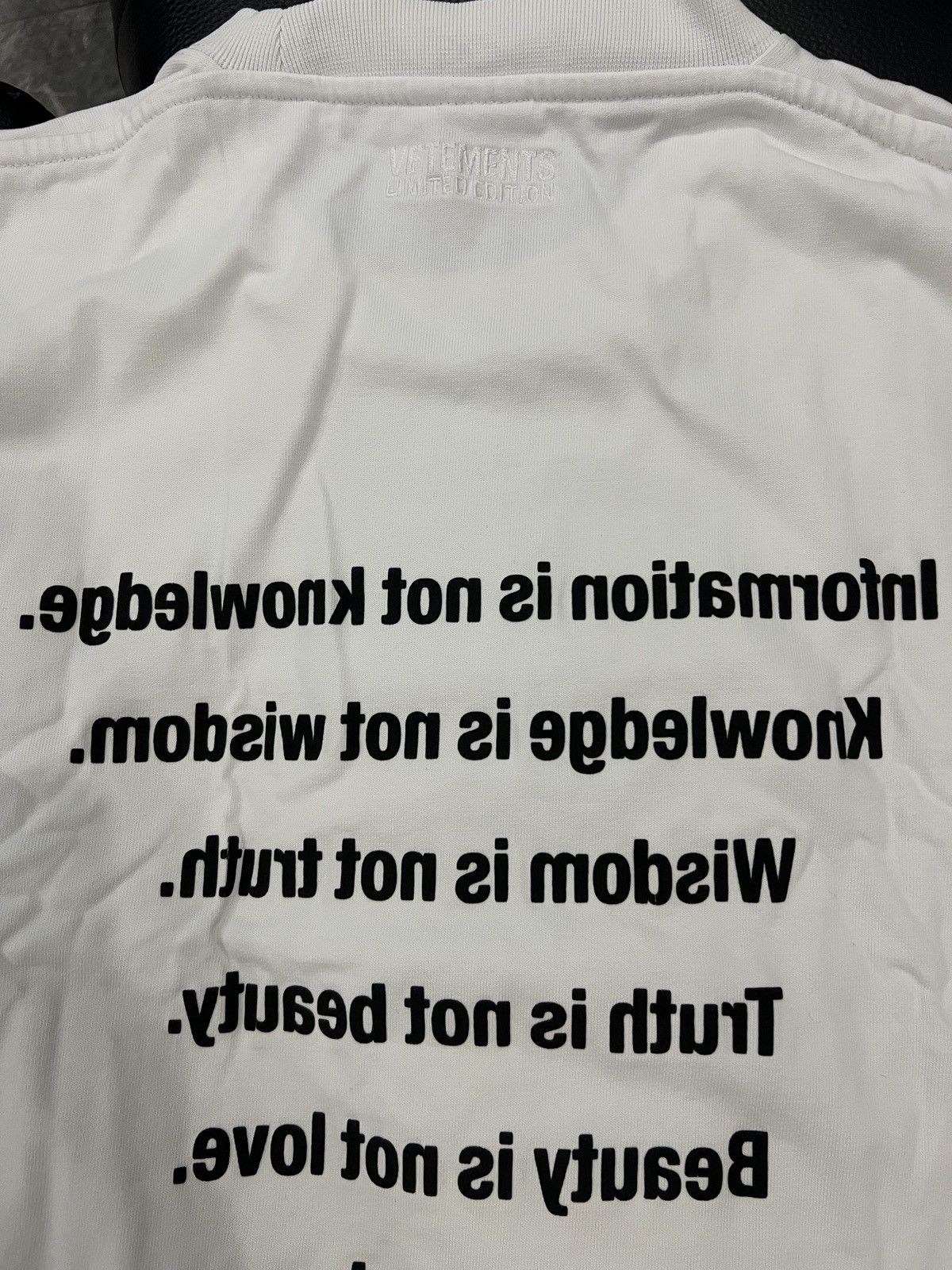 Vetements Vetements FW21 “Information Is Not Knowledge” T-Shirt Size US L / EU 52-54 / 3 - 10 Thumbnail