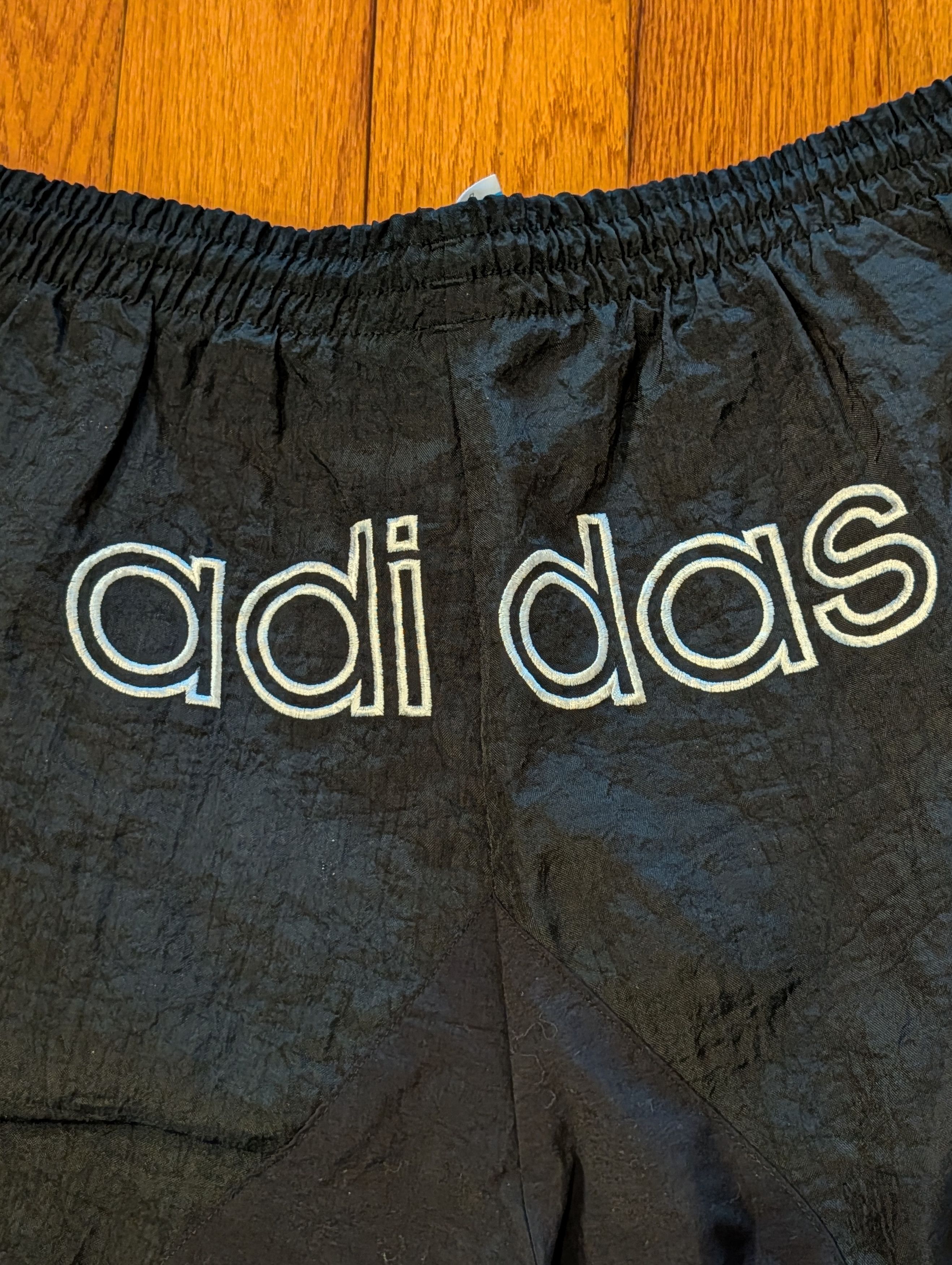Adidas Vtg 90s Adidas Trefoil Big Logo Spellout Athletic Shorts Size US 34 / EU 50 - 6 Thumbnail