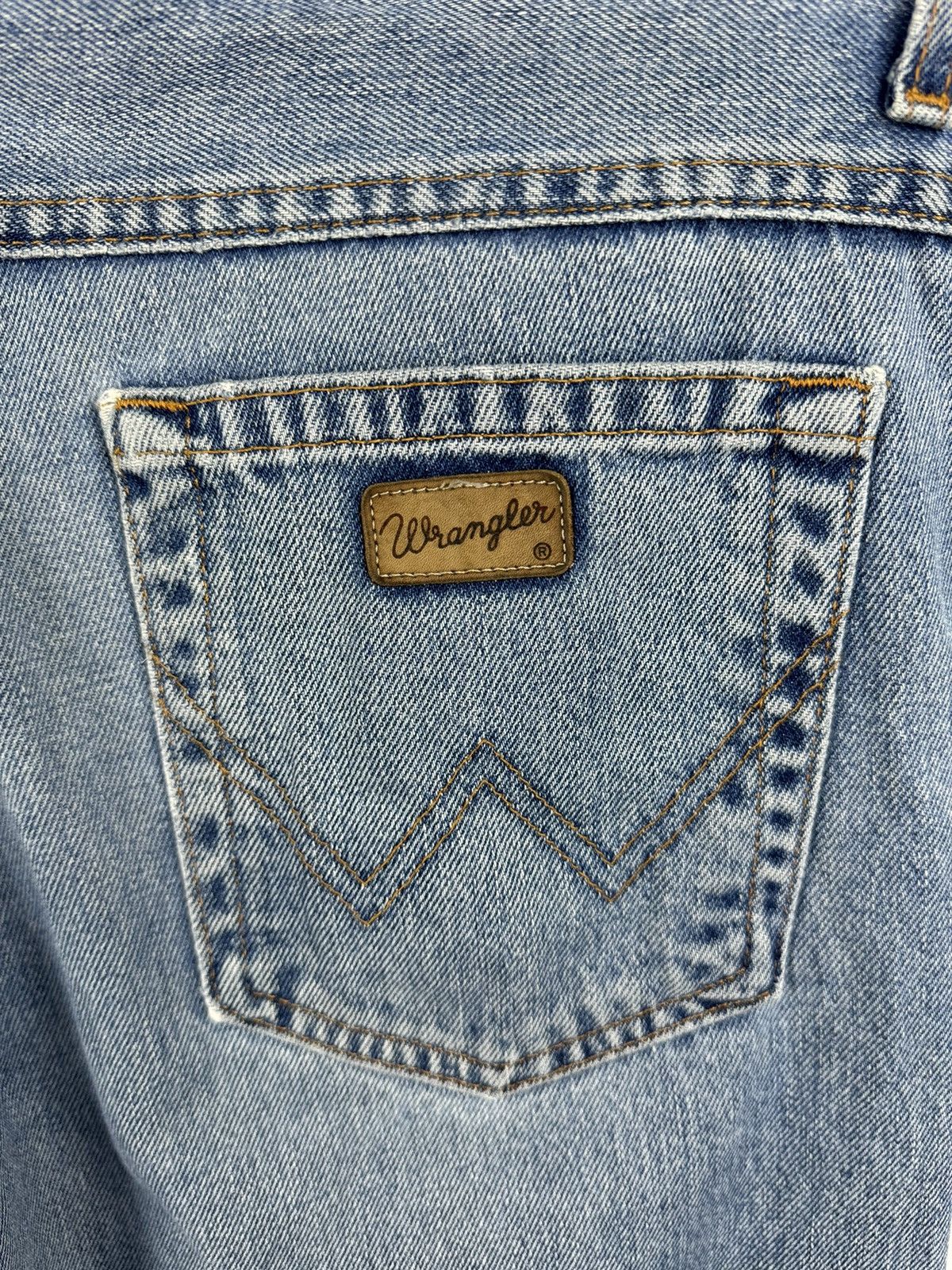 Vintage Essential Wrangler Regular Fit Light Wash Cotton Denim Jeans Size US 32 / EU 48 - 11 Thumbnail