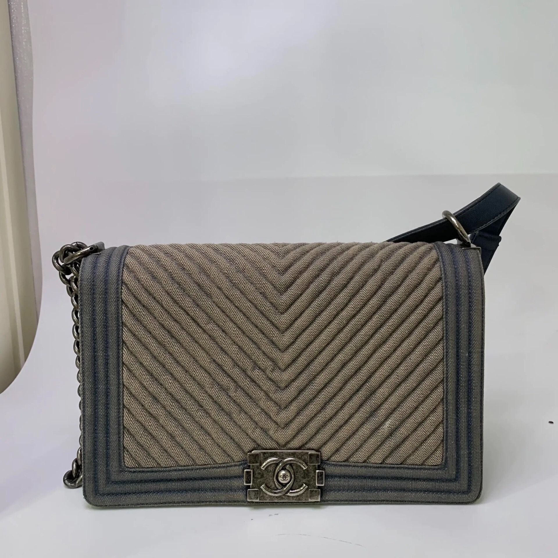 Chanel Pre-loved Bag Very good condition Size ONE SIZE - 1 Thumbnail