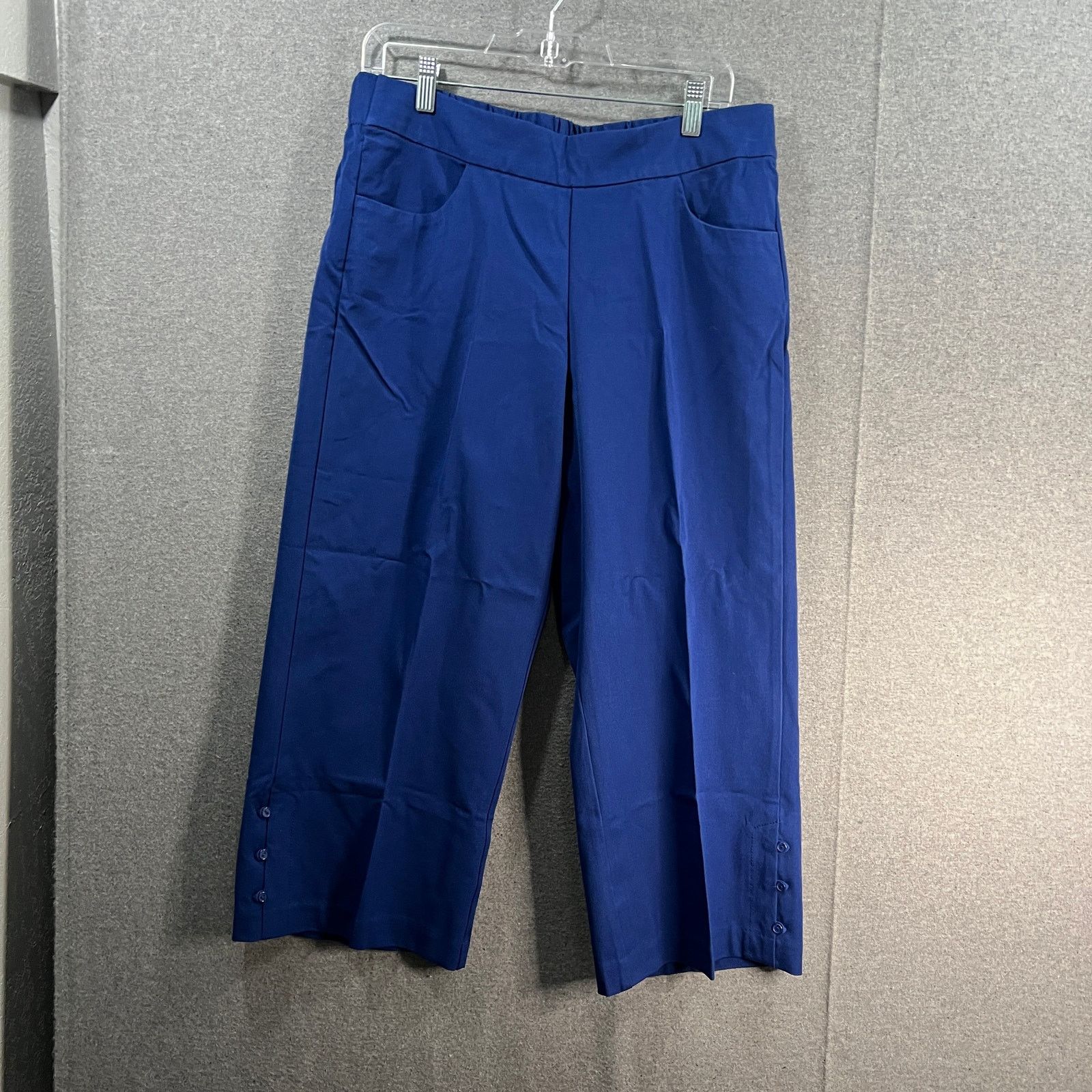 Other Isaac Mizrahi Live! Stretch Crop Wide Leg with Butto Size 36" / US 14 / IT 50 - 1 Thumbnail
