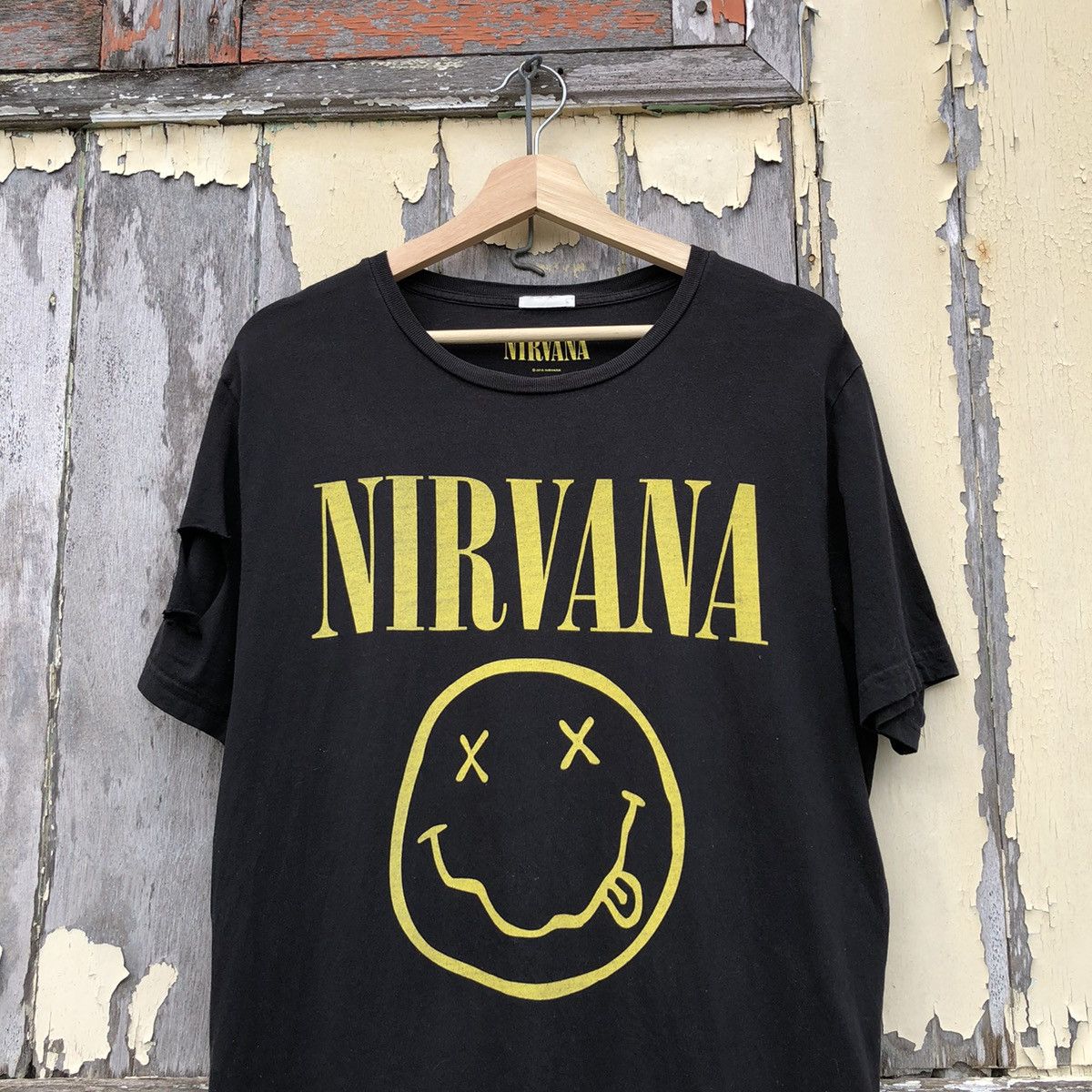 Band Tees 🔥Steals🔥 Distressed Nirvana Smile Tshirt Size US L / EU 52-54 / 3 - 3 Thumbnail