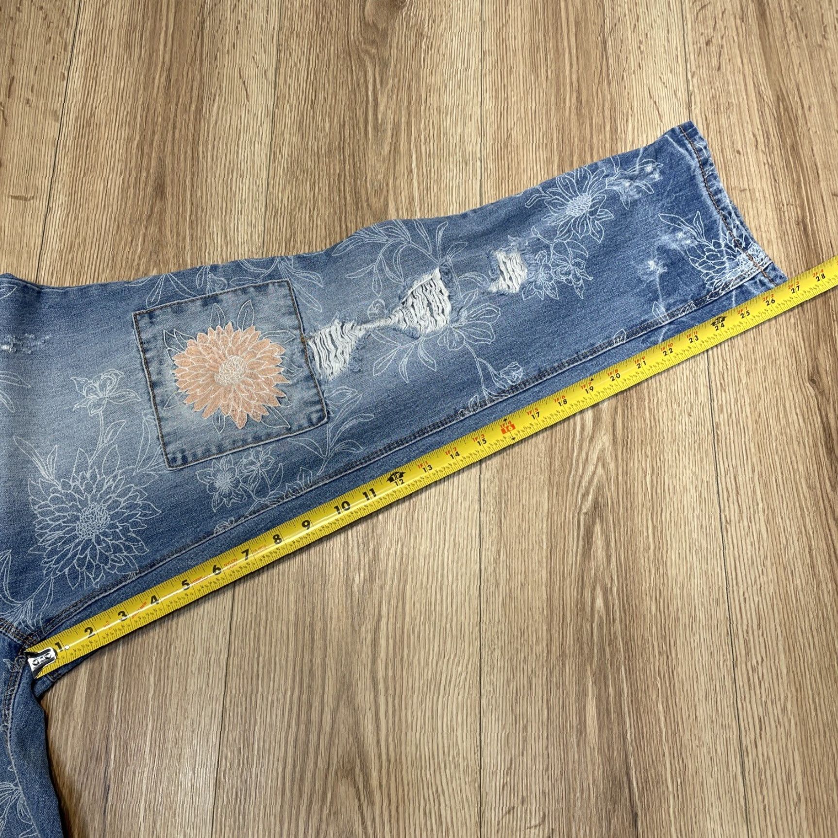 Denime VINTAGE Est. 1948 Denim Cropped Jeans Size 16 Women Blue Distressed Embroidered Size ONE SIZE - 7 Thumbnail