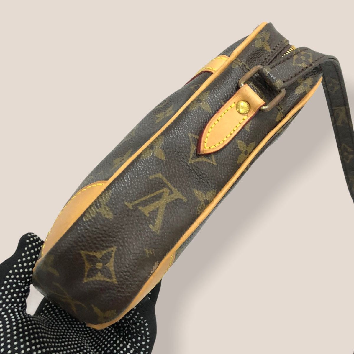Louis Vuitton ‼️YES‼️ LOUIS VUITTON MONOGRAM DANUBE CROSSBODY SLING BAG Size ONE SIZE - 4 Thumbnail