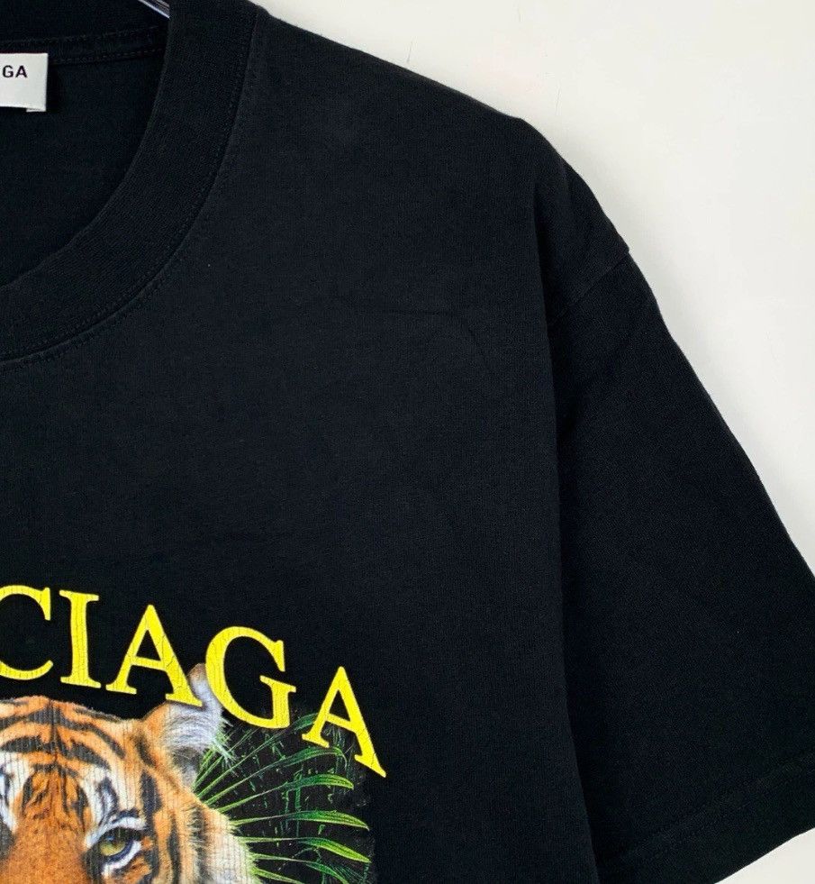 Balenciaga Balenciaga logo tiger jungle print round neck black cotton Size US L / EU 52-54 / 3 - 4 Thumbnail