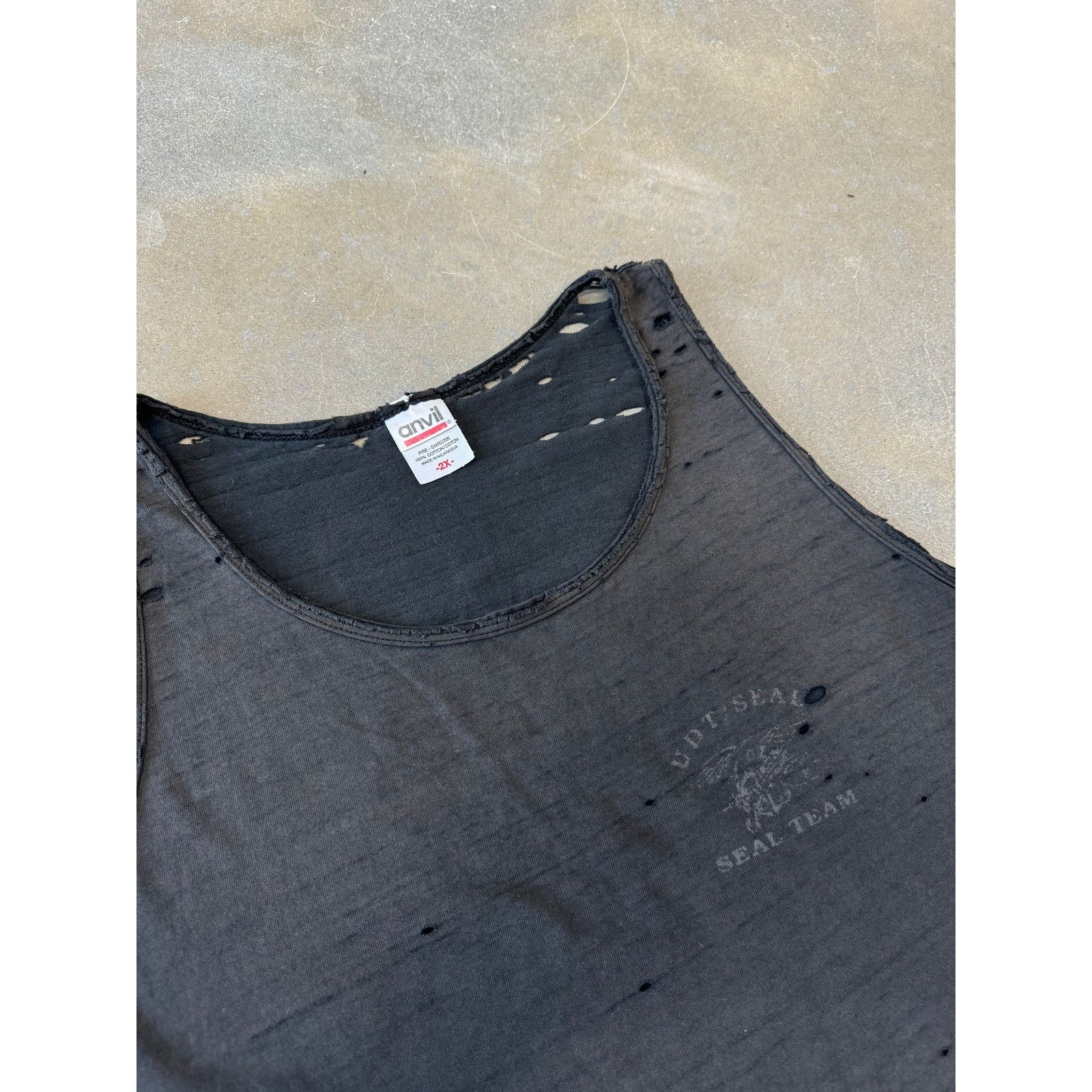Vintage Vintage 1990s Thrashed US Navy Tanktop [XXL] Size US XXL / EU 58 / 5 - 4 Thumbnail