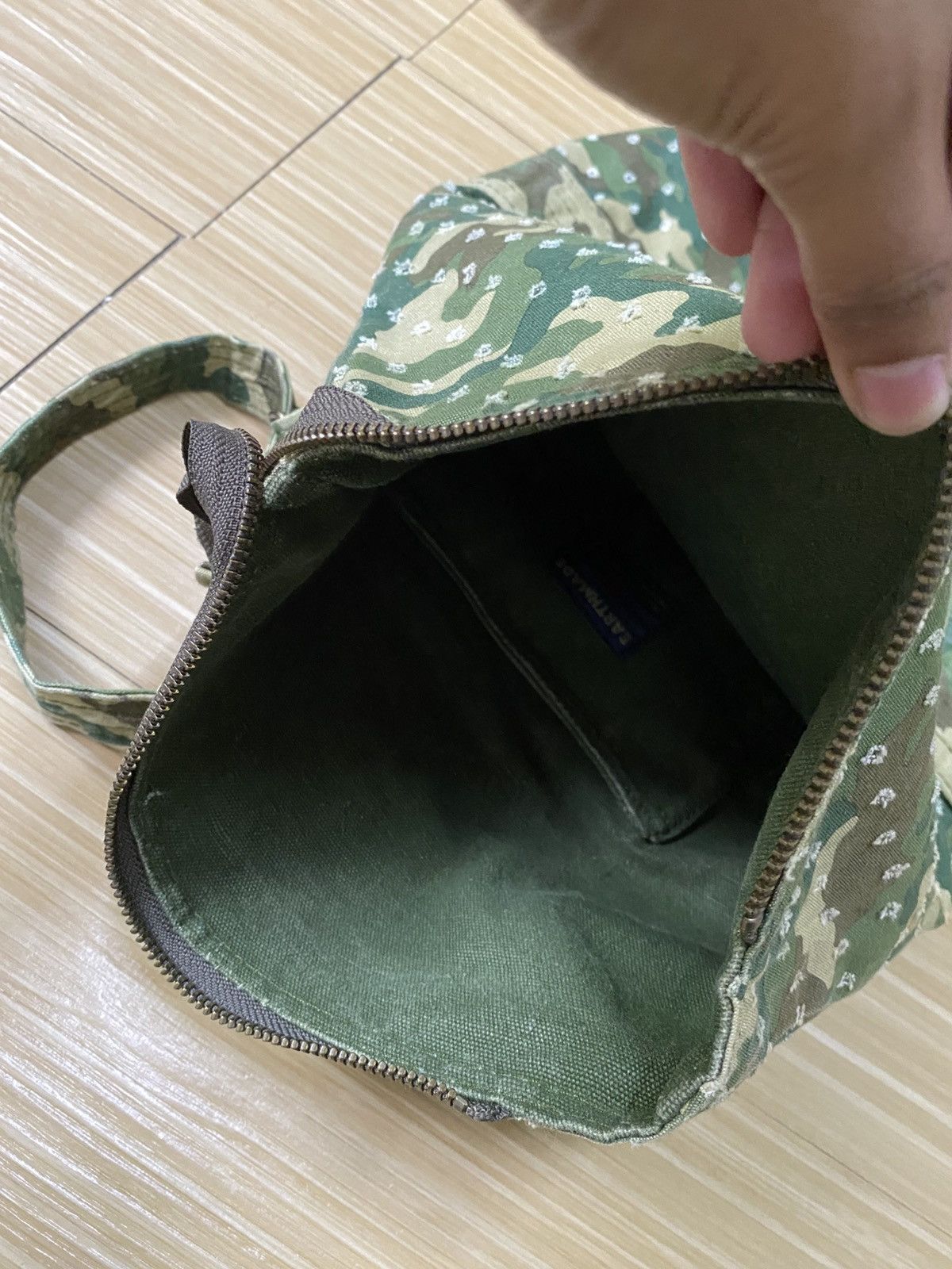 Vintage Vintage Earthmade Seditionaries Military Camo Army Sling Bag Size ONE SIZE - 7 Thumbnail
