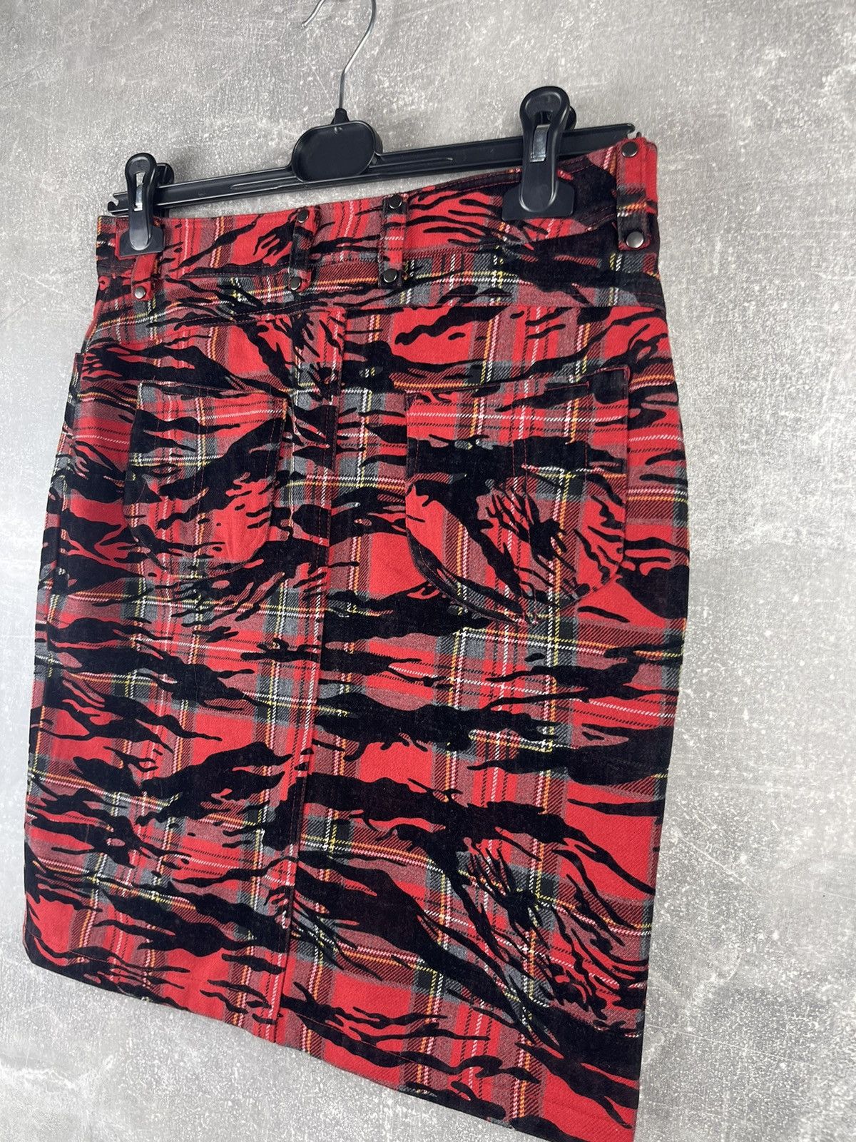 Versace × Versus Versace Versus Versace Archive Runway Red /Black Tartan Camo Skirt Size 27" / US 4 / IT 40 - 6 Thumbnail
