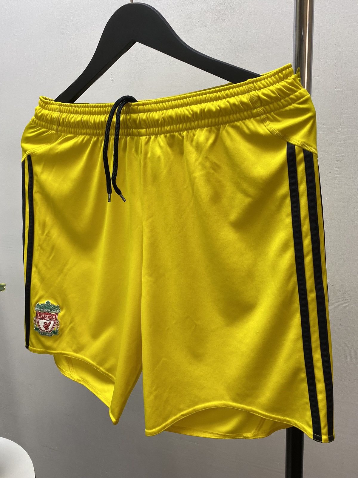 New Balance Adidas 2009 2010 Liverpool Goalkeeper Soccer Shorts Size US 32 / EU 48 - 2 Thumbnail